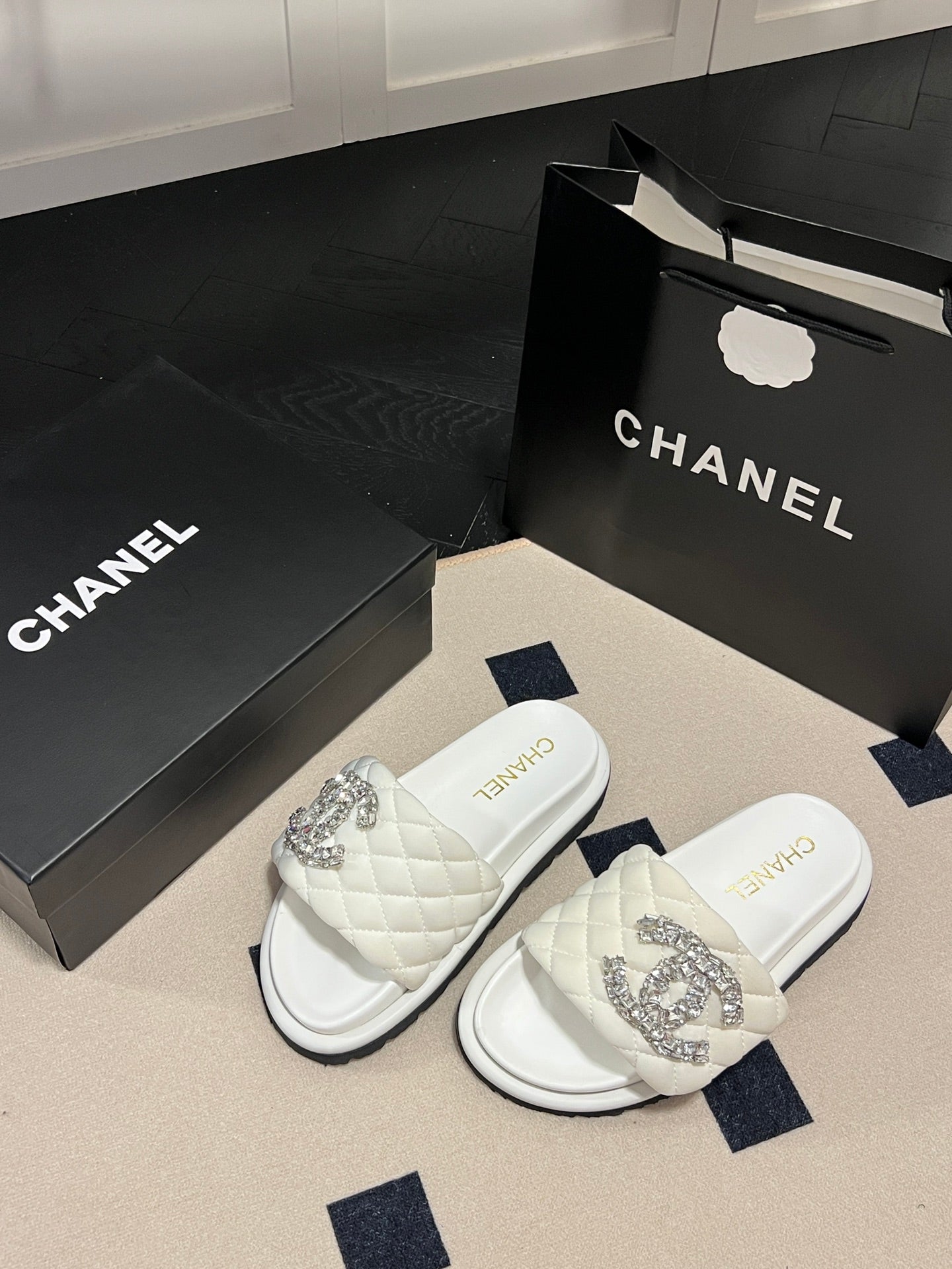 14C93ZDE Stylish Slippers