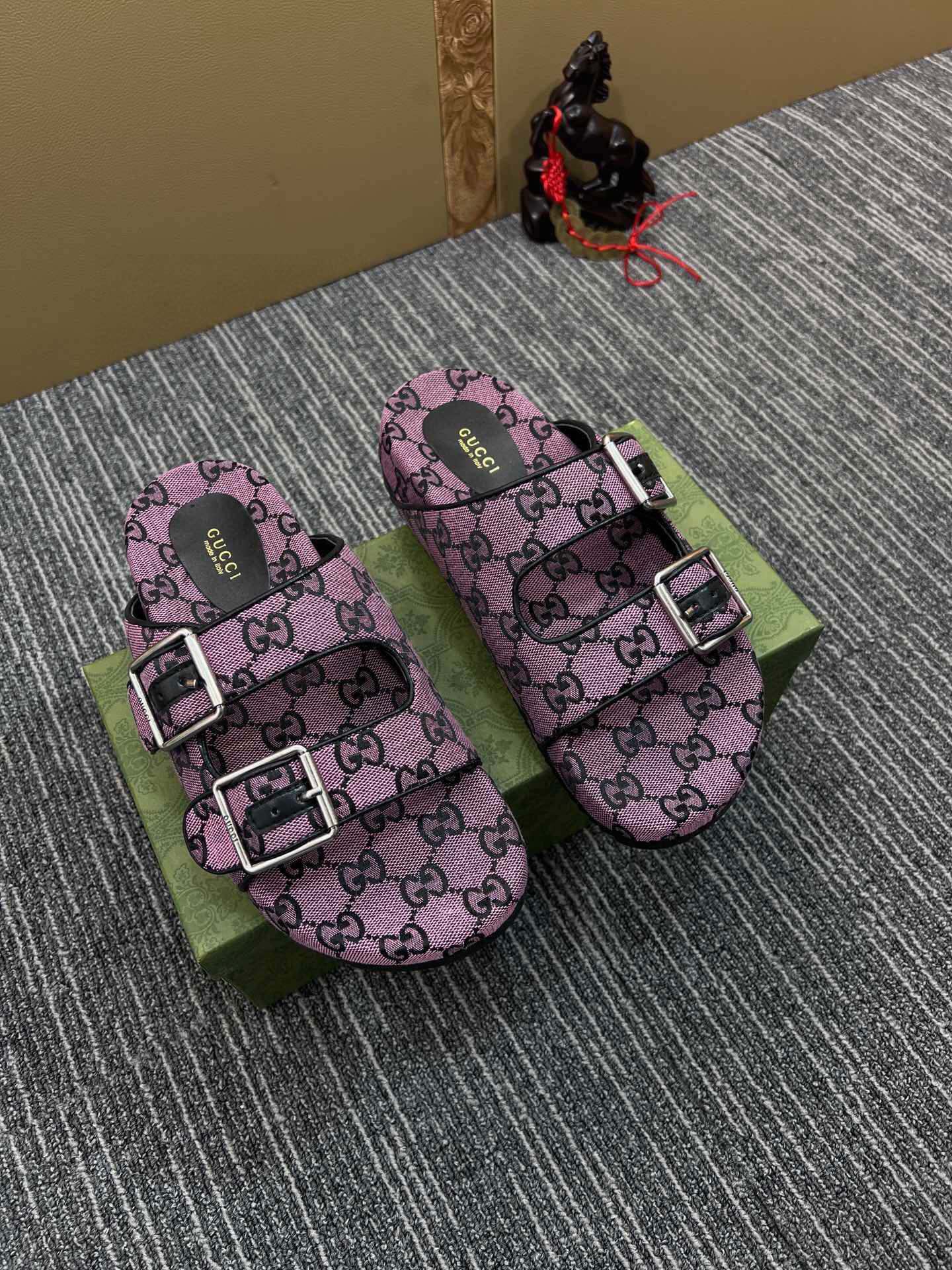 54B123ZDE Stylish slippers