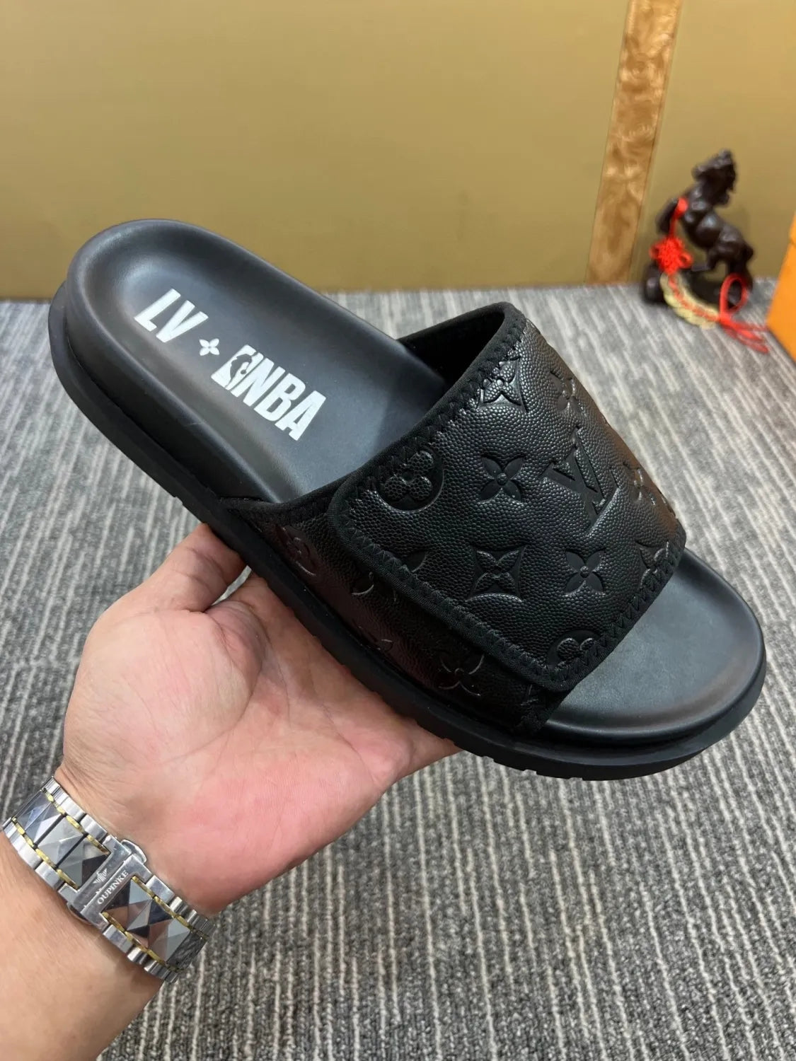 5YE47ZDE Stylish Slippers