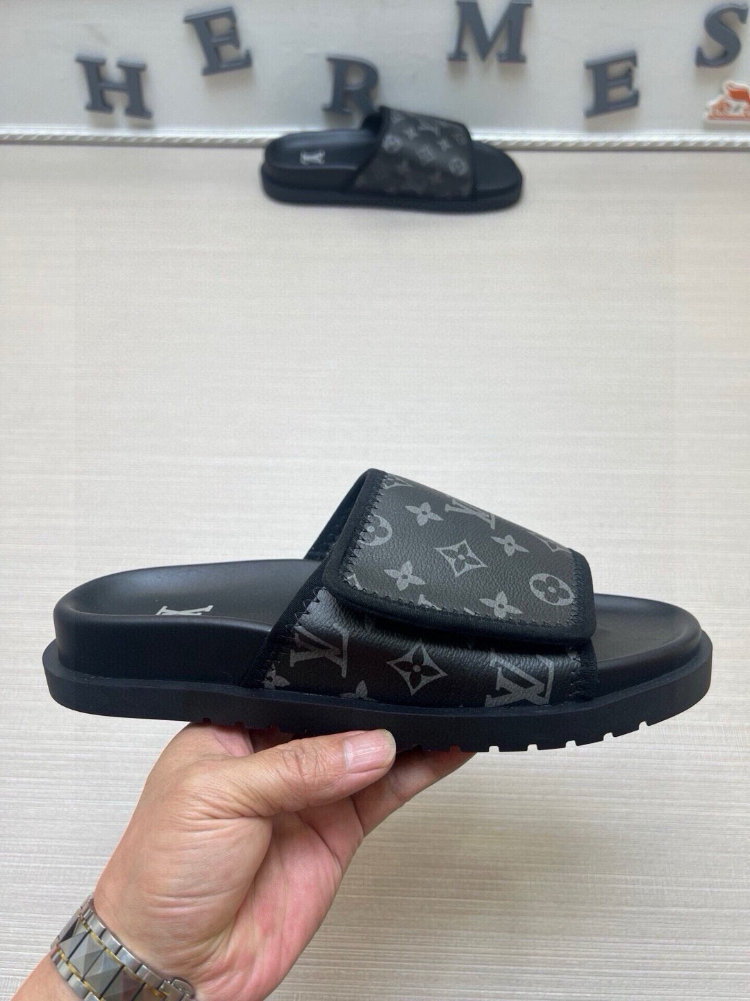 5QE5ZDE Stylish Slippers