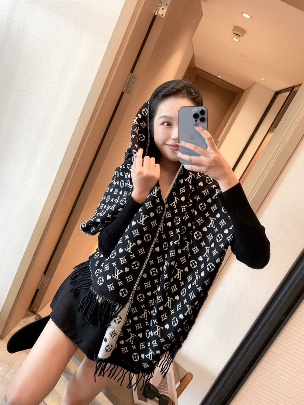 185ZE8WDE Stylish Winter Scarves