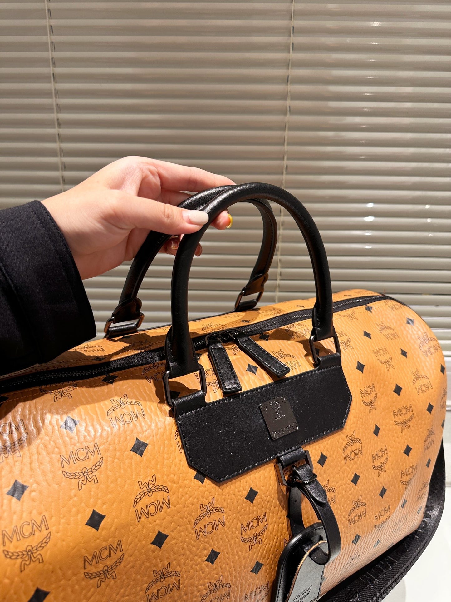 6XM198BDE Stylish leather bag 