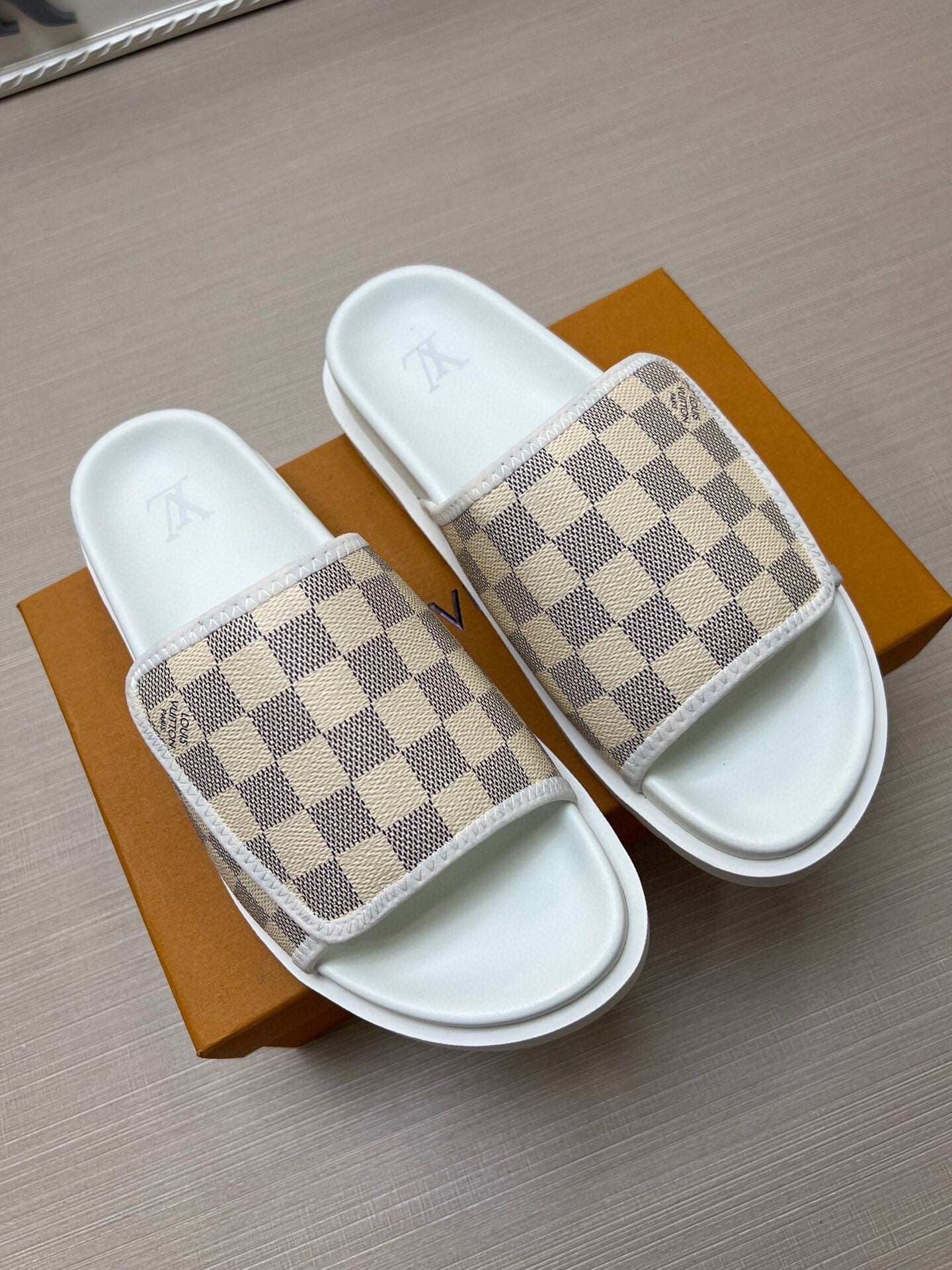 5WE245ZDE Stylish Slippers