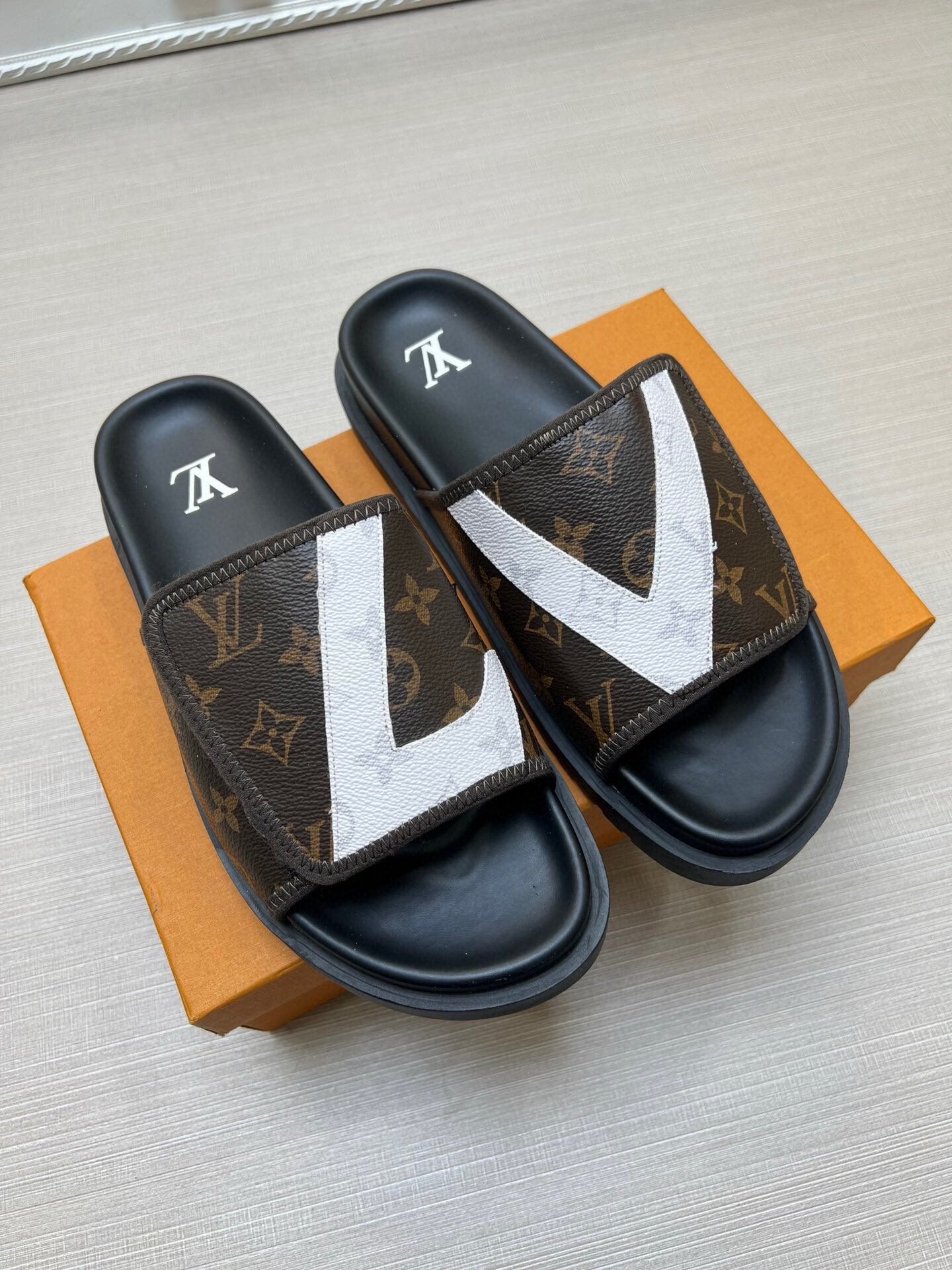 5WE251ZDE Stylish Slippers