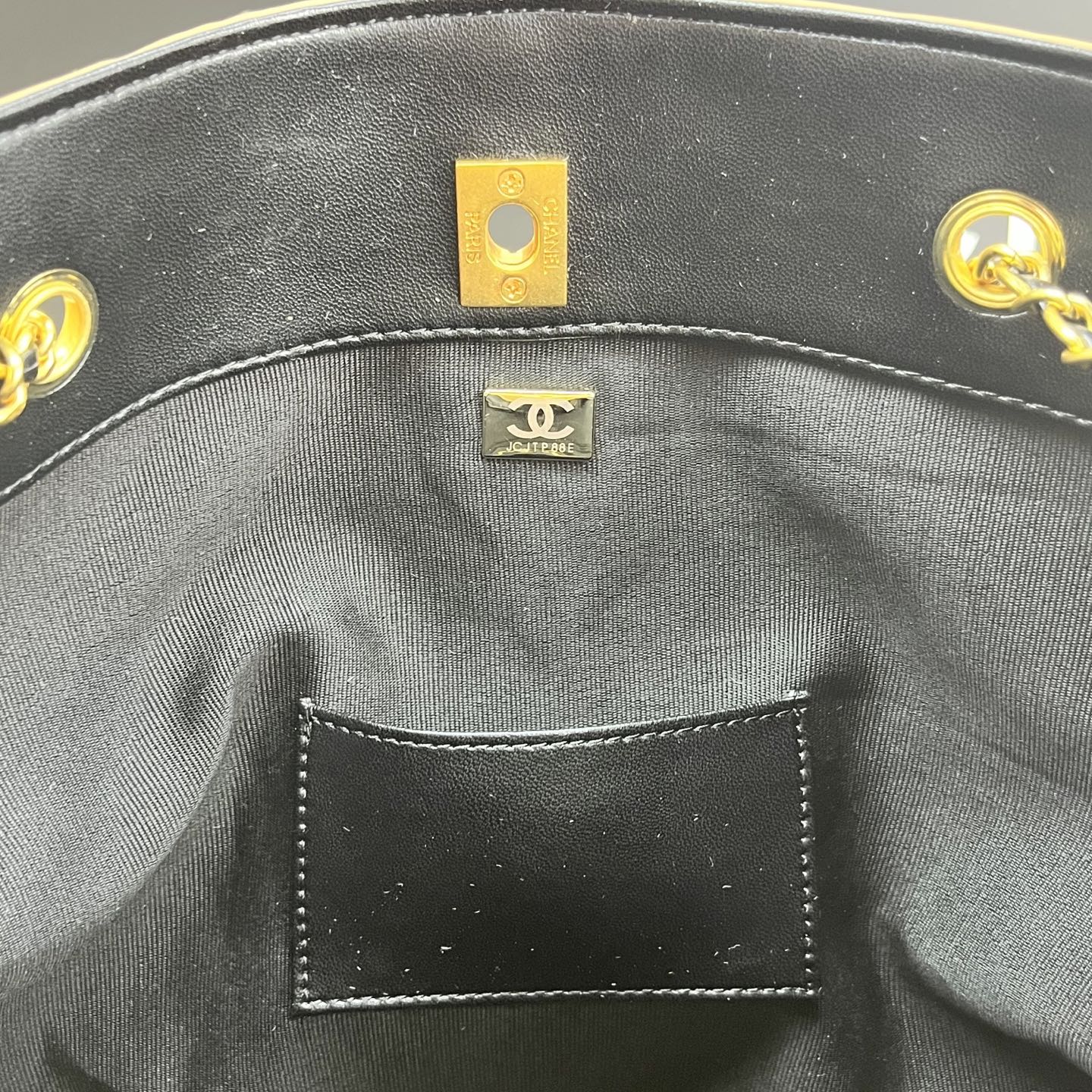 175RC1BDE Stylish leather bag