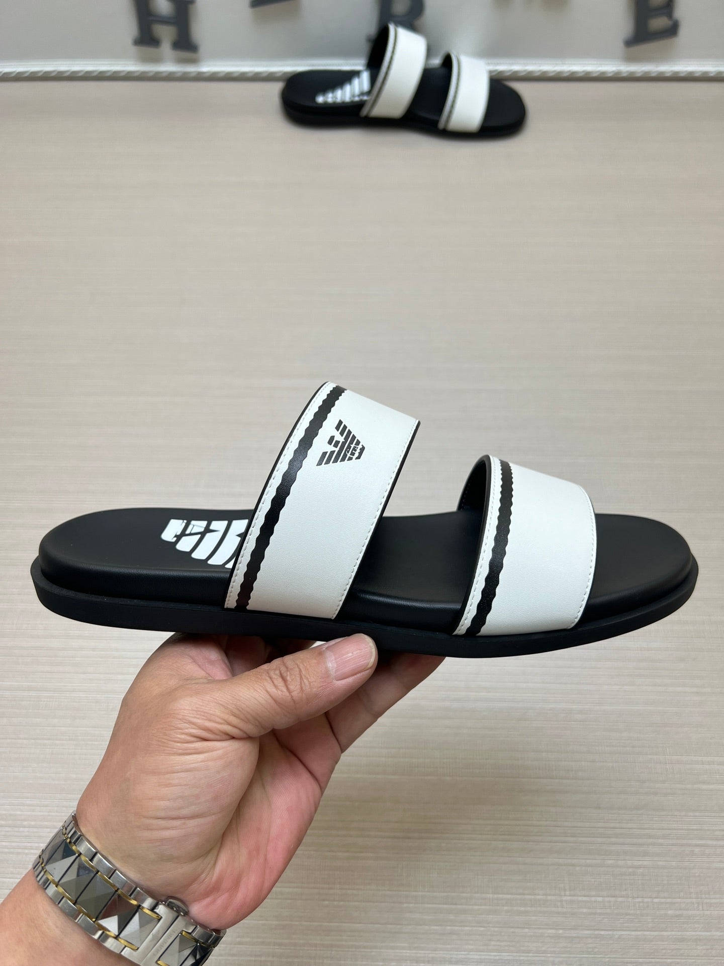 54A103ZDE Stylish slippers