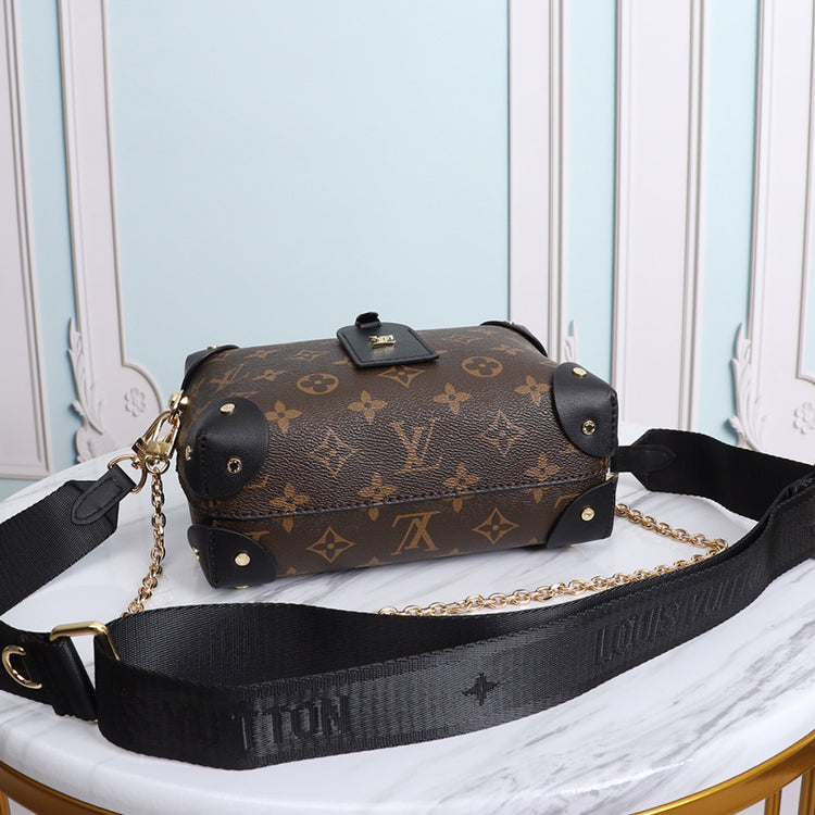 1E33BDE Stylish leather bag 