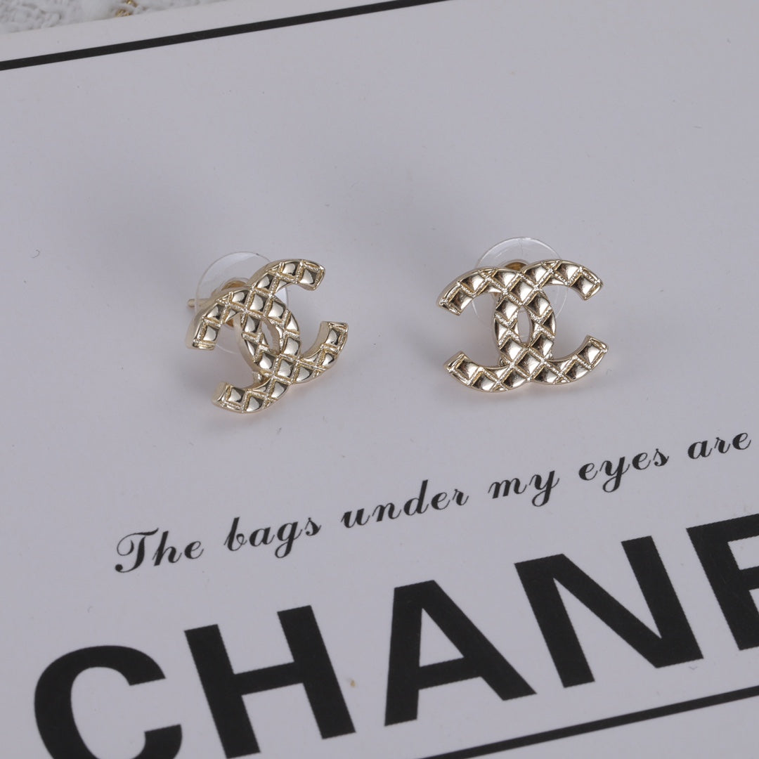 14C7EDE Stylish Earrings