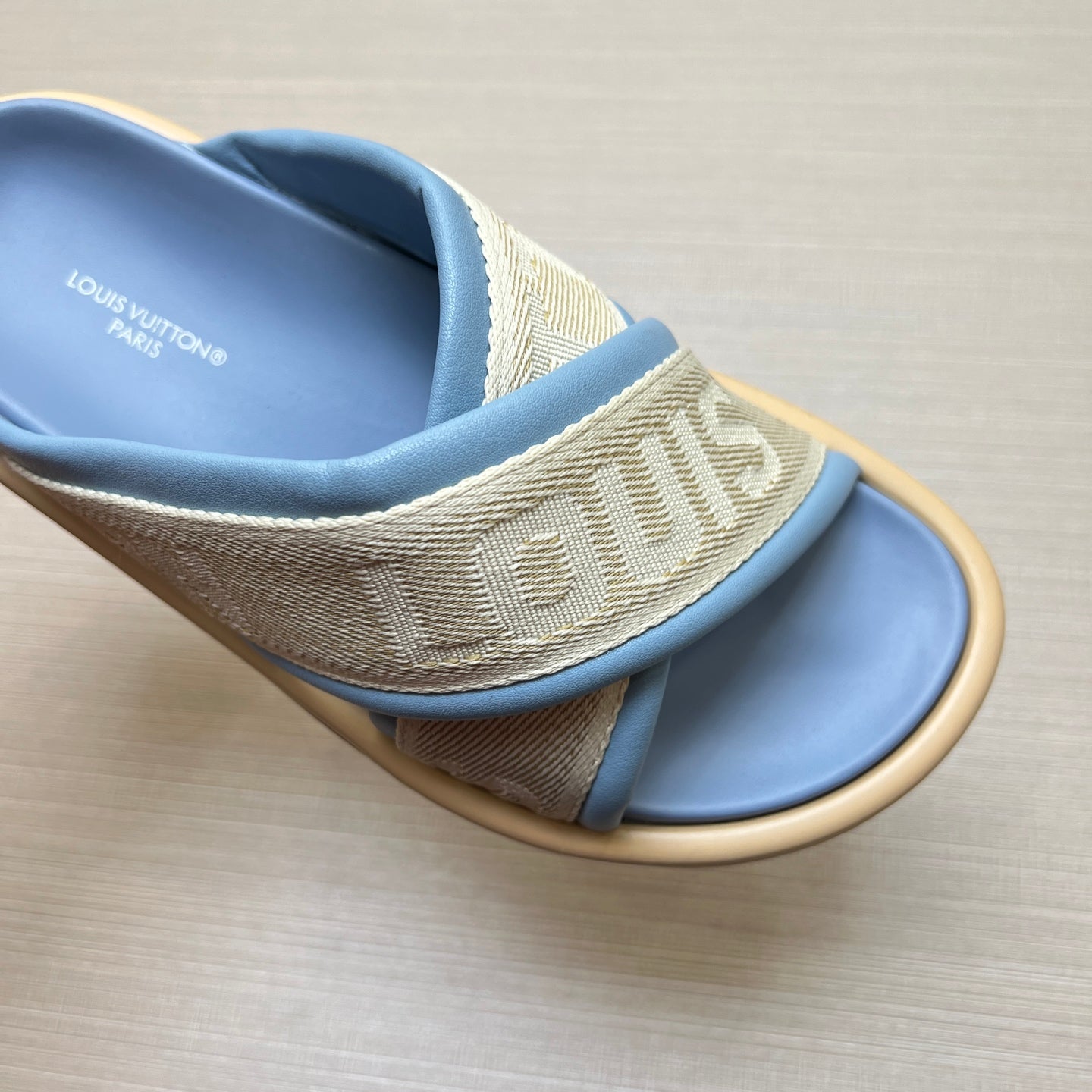 535ZE270ZDE Stylish Slippers