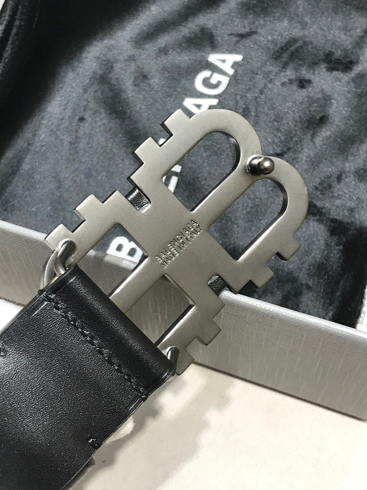 255RJ4PDE Stylish  High quality belt With full package