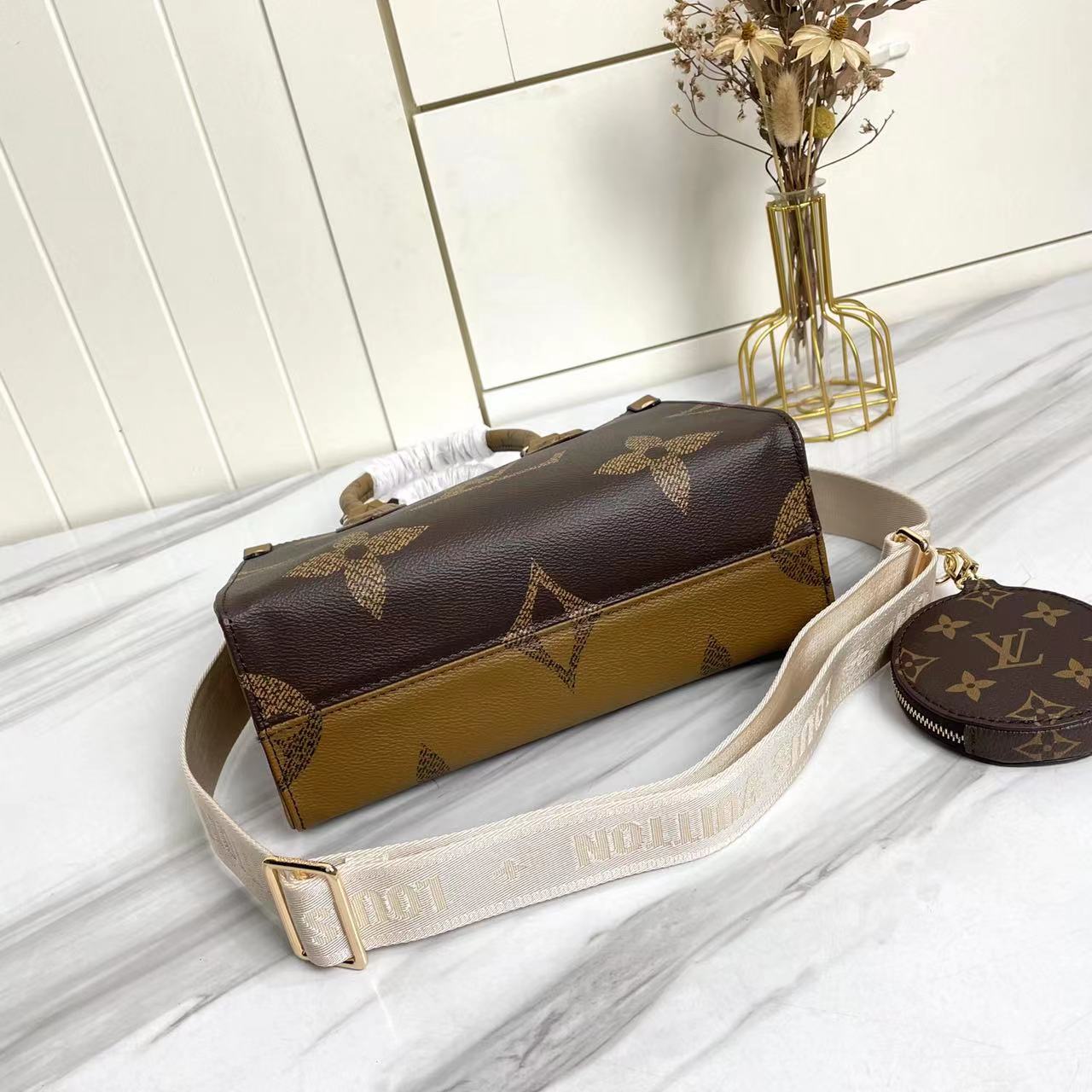 1XE65BDE Stylish leather bag 