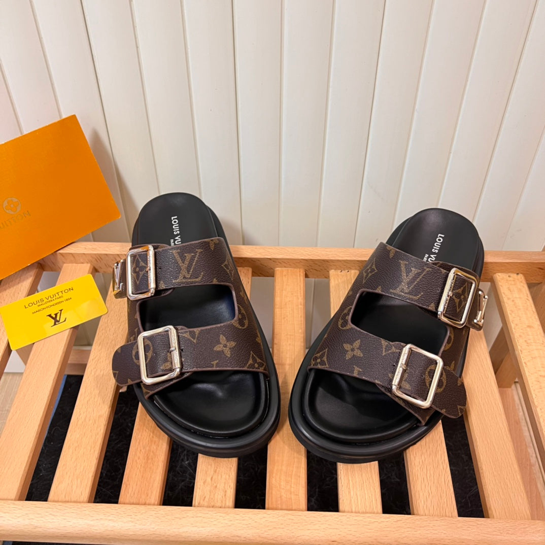 14E208ZDE Stylish Slippers