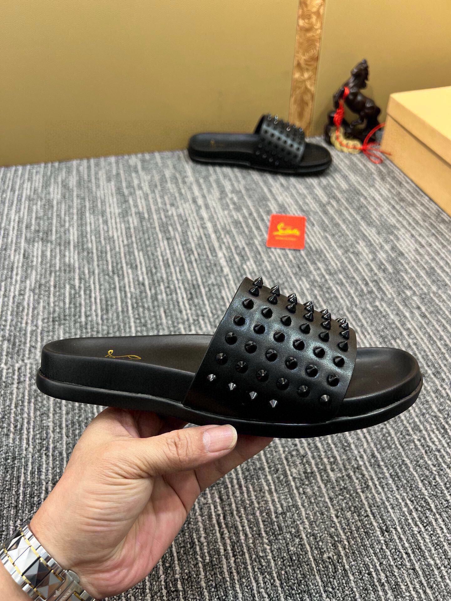 54A126ZDE Stylish slippers