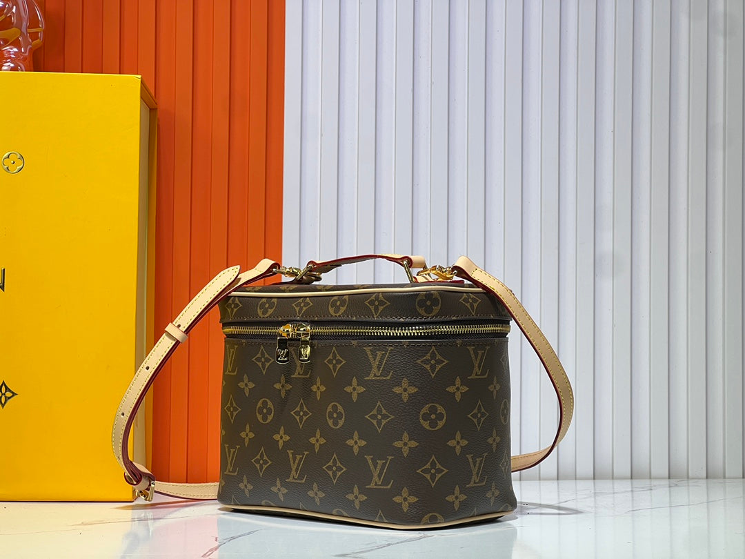 15XE10BDE Stylish leather bag