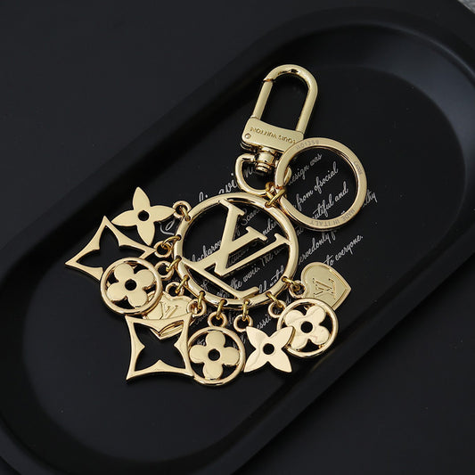 14E22ADE Stylish key closure
