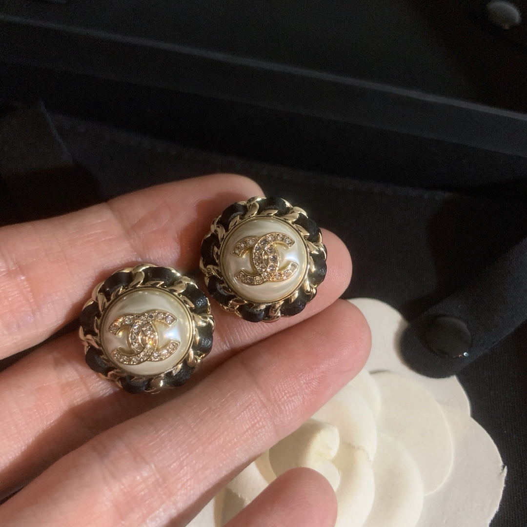 1YC165EDE Stylish Earrings