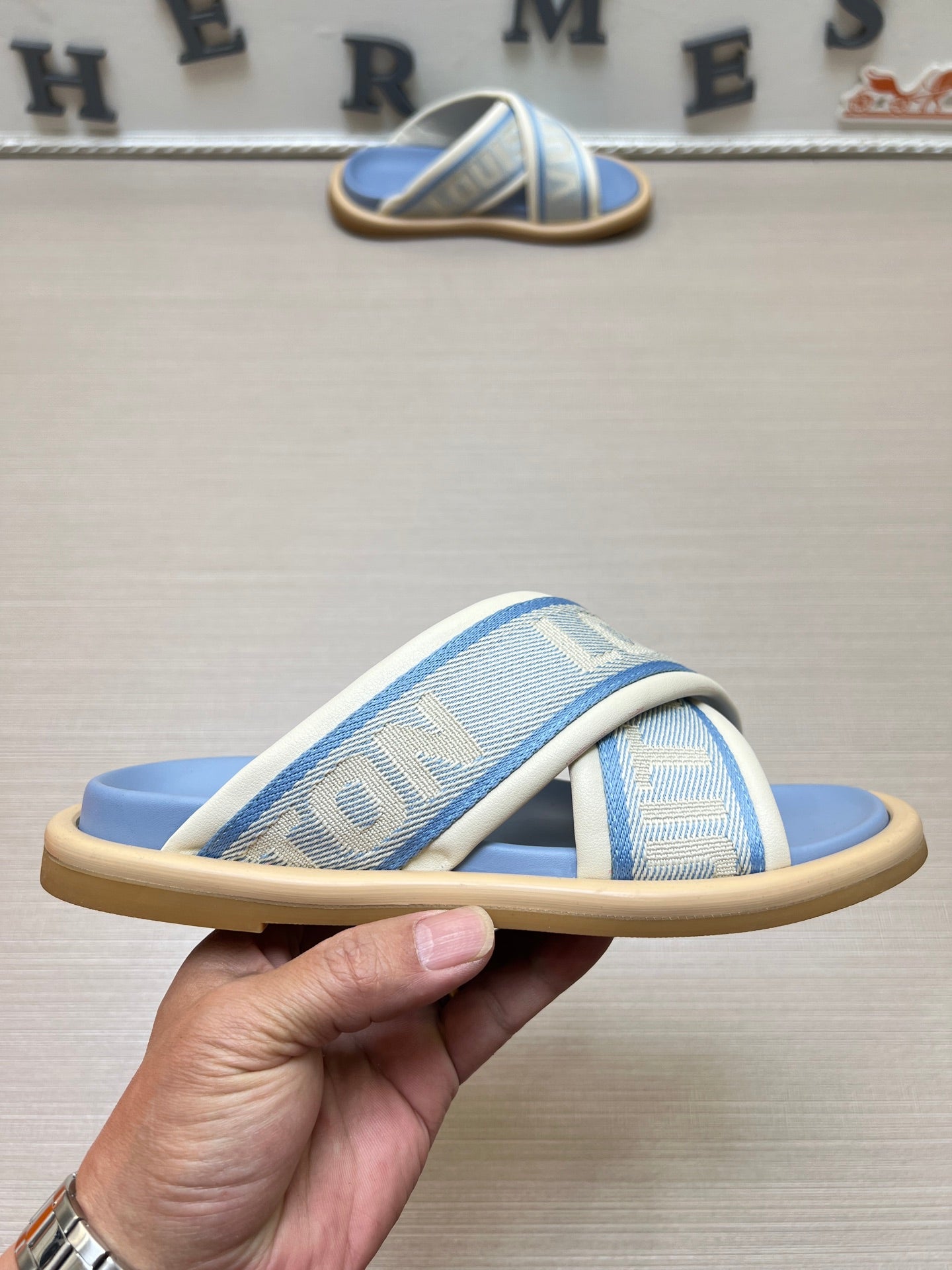 535ZE270ZDE Stylish Slippers