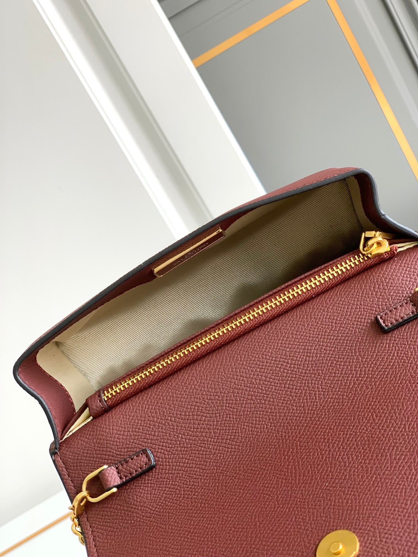 1XVL272BDE Stylish leather bag 