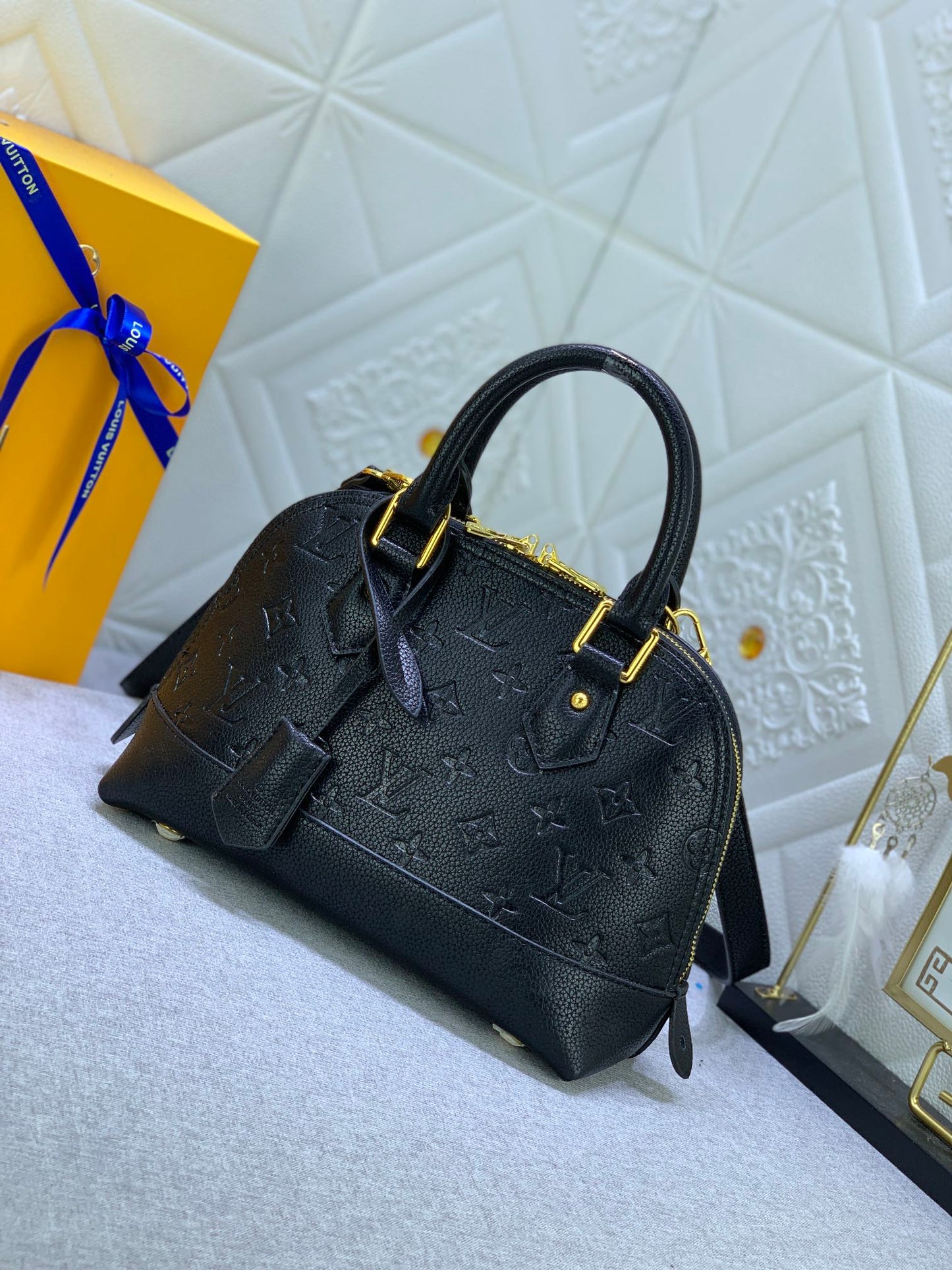 2XE319BDE Stylish leather bag 