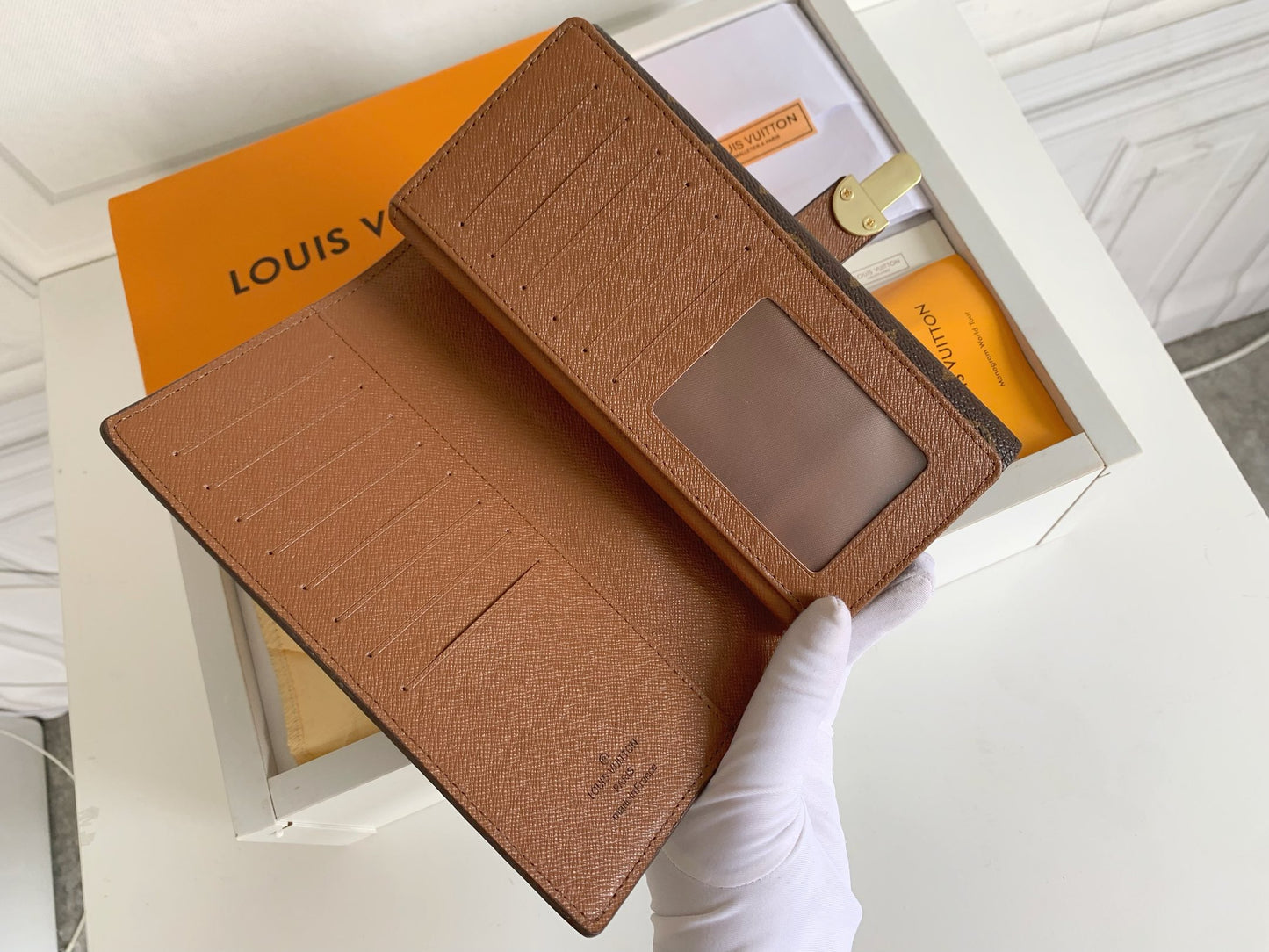 1XE73BDE Stylish leather wallets with package