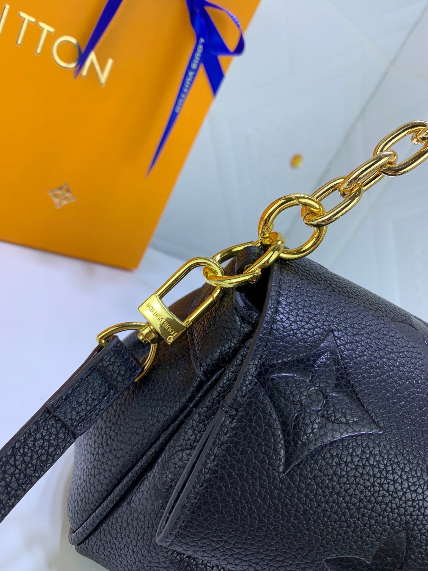 2XR363BDE Stylish leather bag 