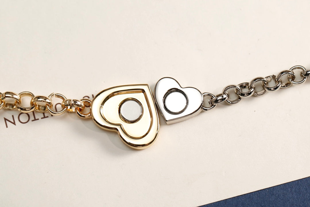 14E87ADE Stylish key closure