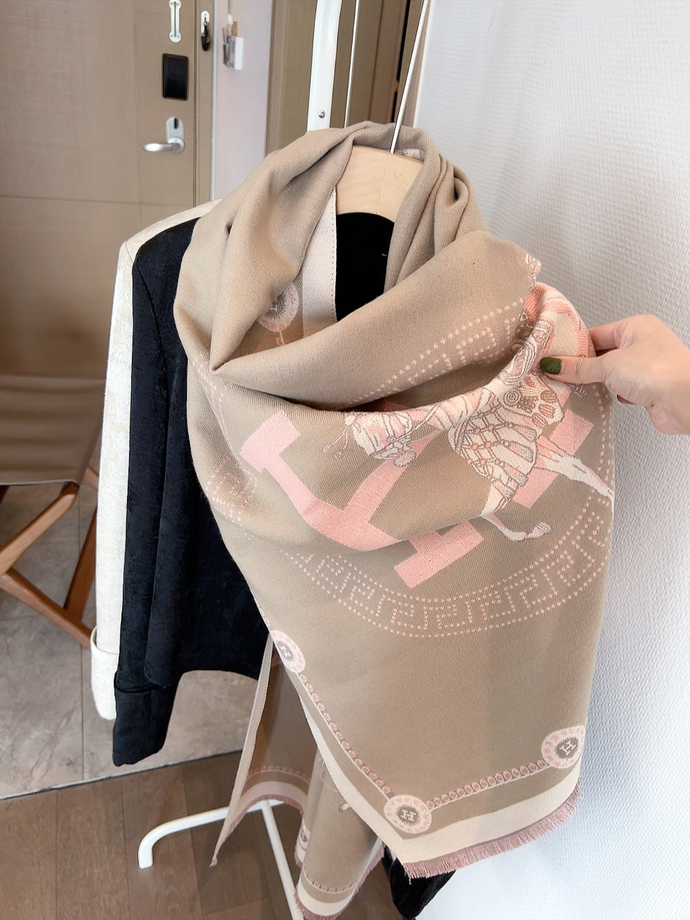 185ZH27WDE Stylish Winter Scarves