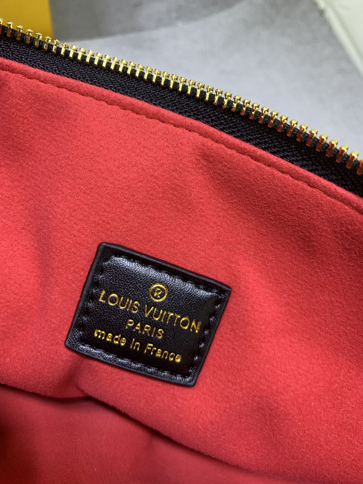 2XE39BDE Stylish leather bag 