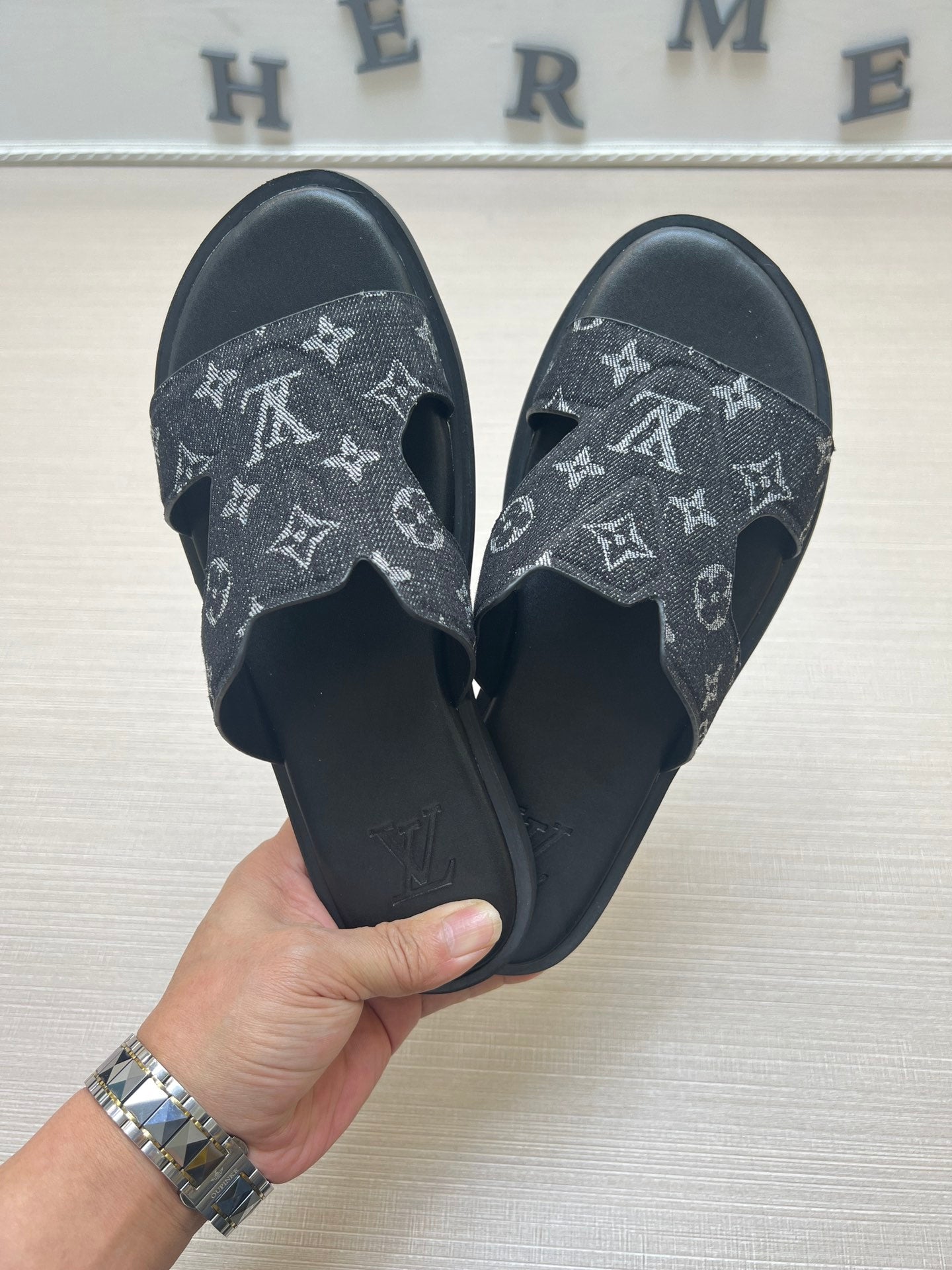 54E22ZDE Stylish slippers