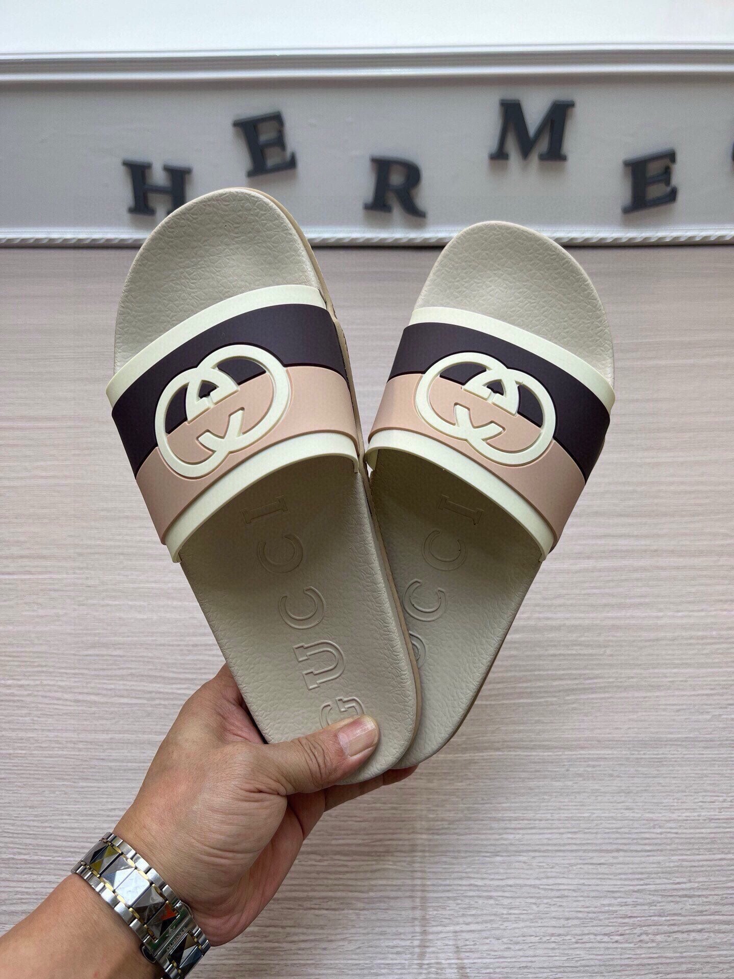 54B113ZDE Stylish slippers