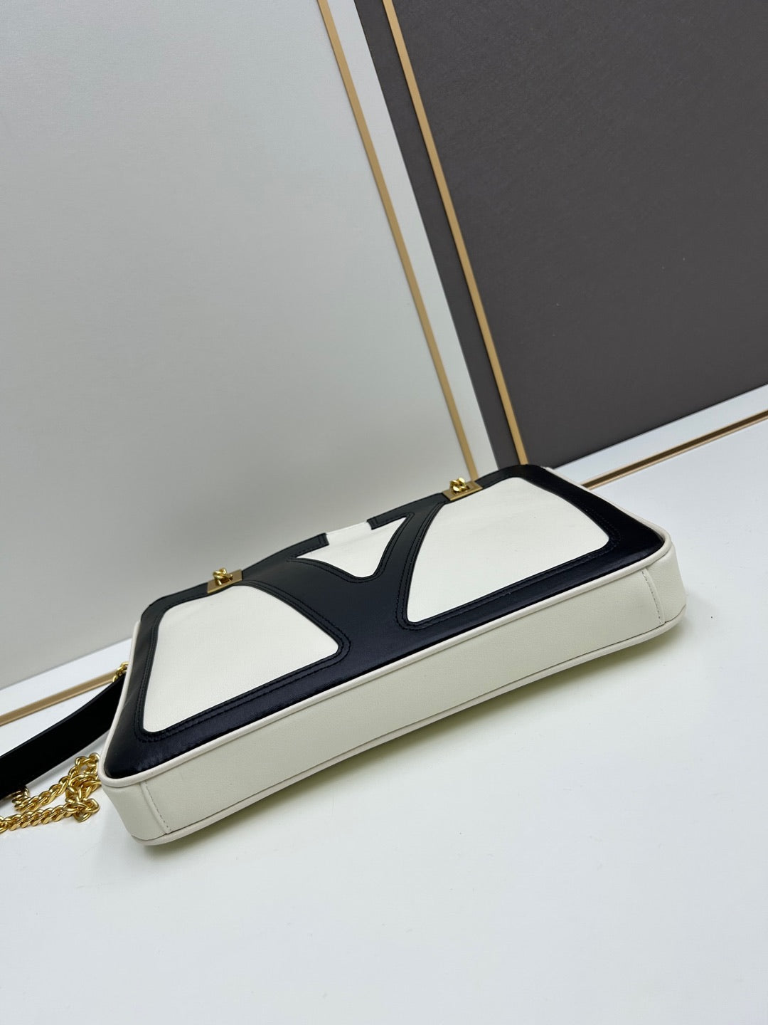 2WVL47BDE Stylish leather bag