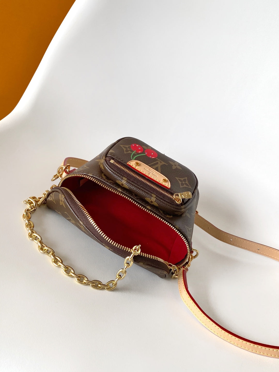 15RE37BDE Stylish leather bag