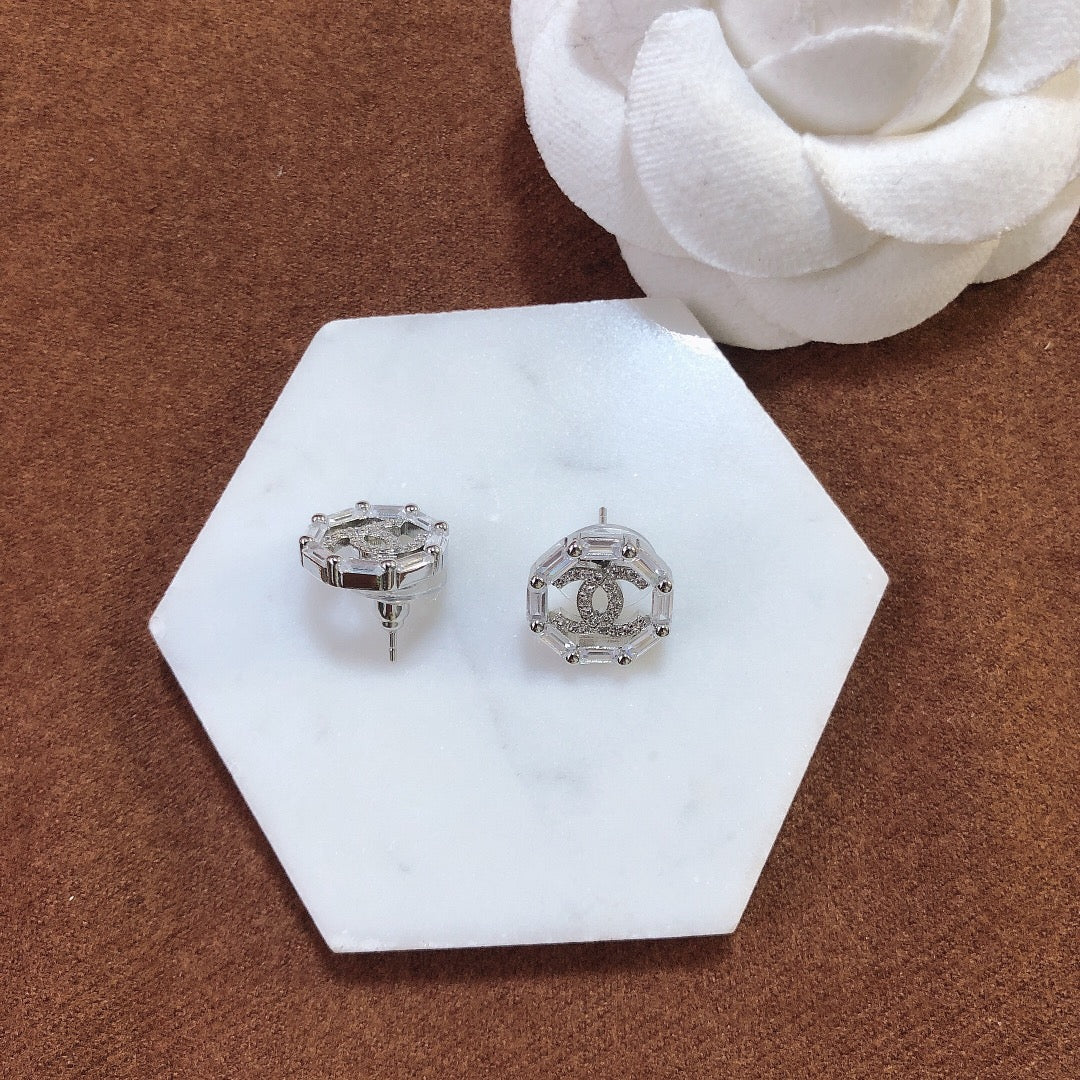 14C82EDE Stylish Earrings