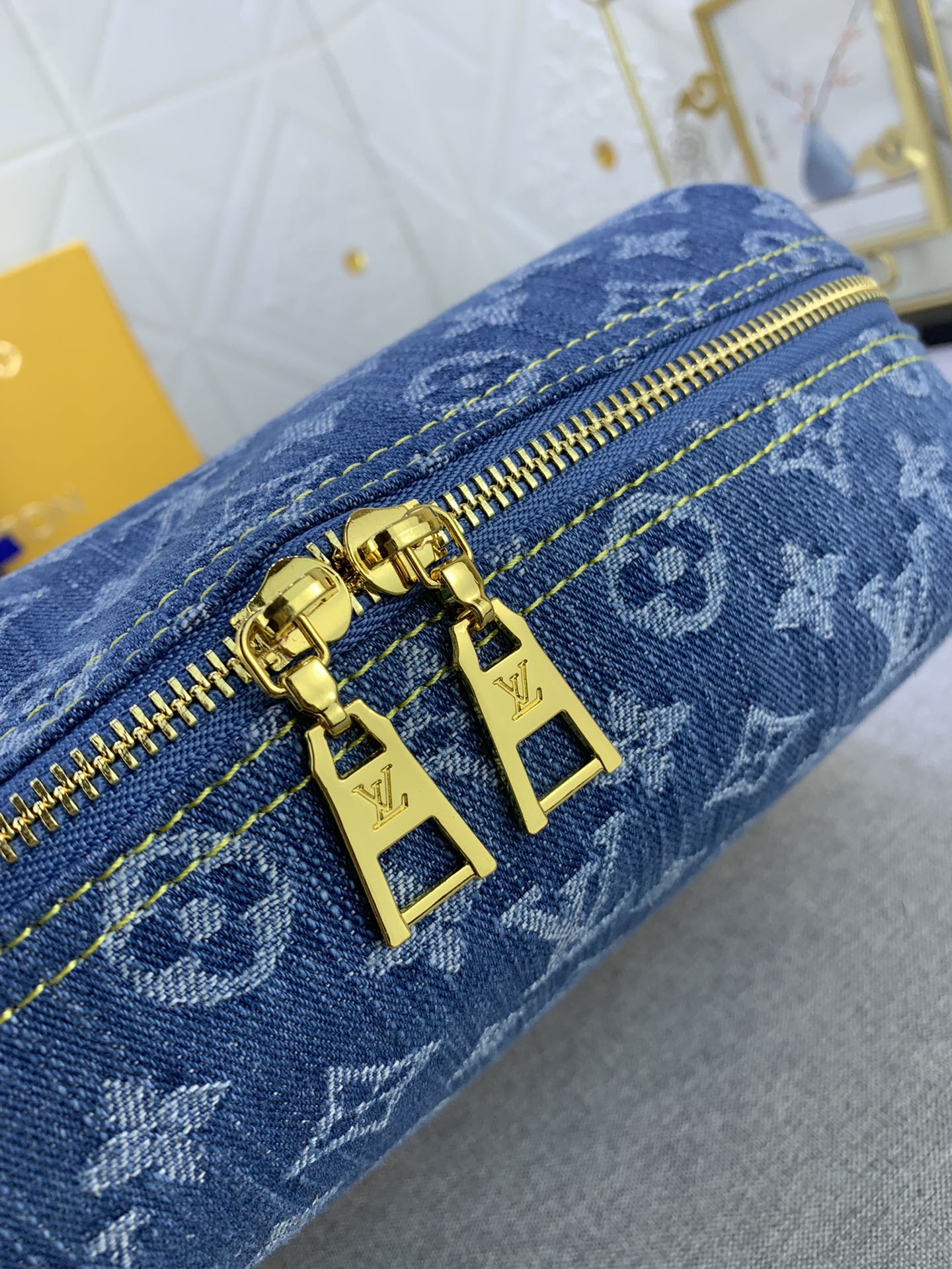 1XE61BDE Stylish leather bag