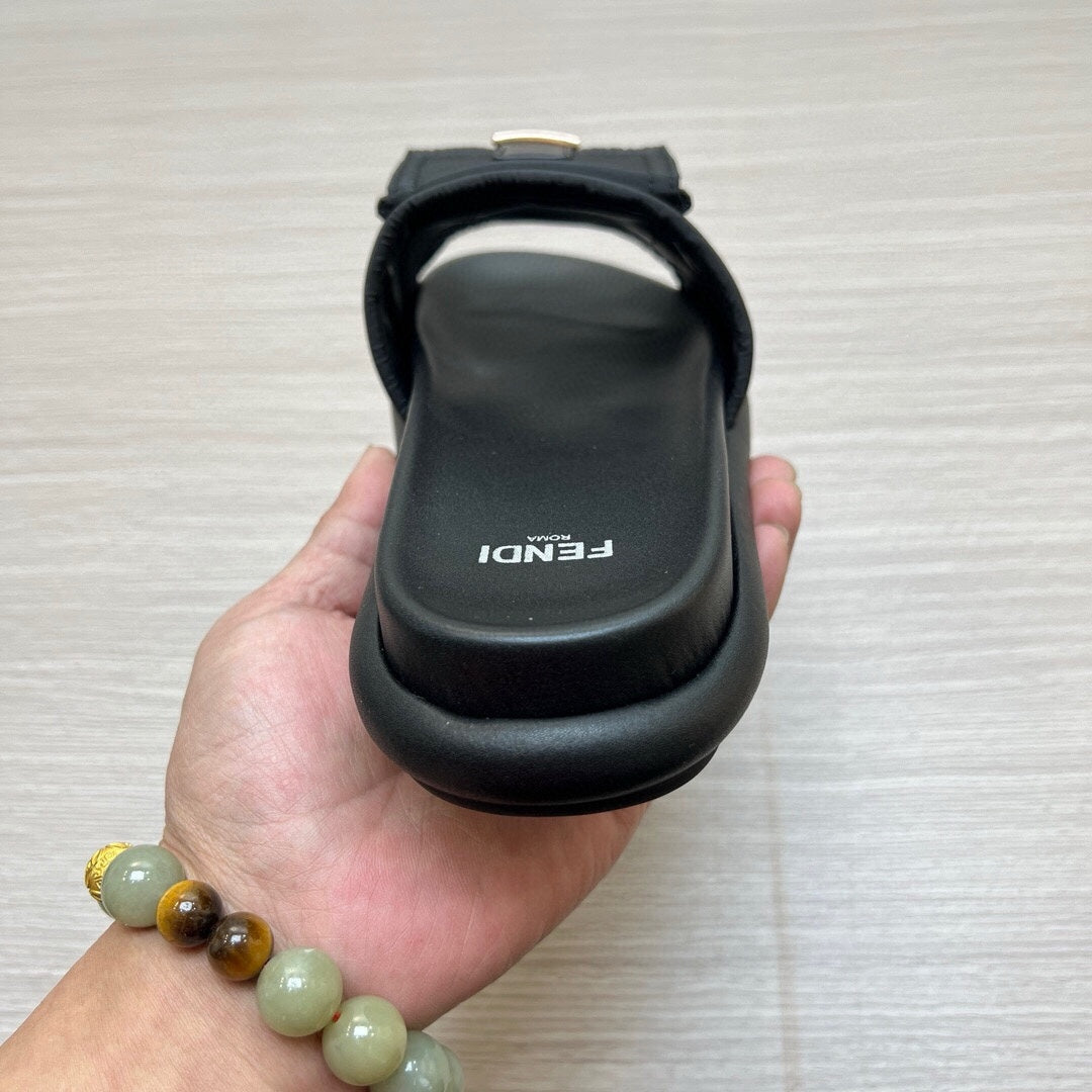 54F125ZDE Stylish slippers