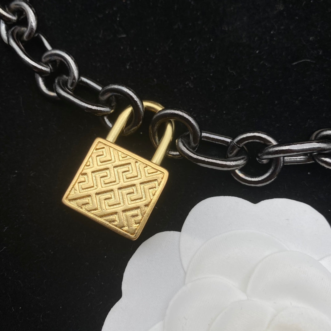 175RV97XDE Stylish Necklace