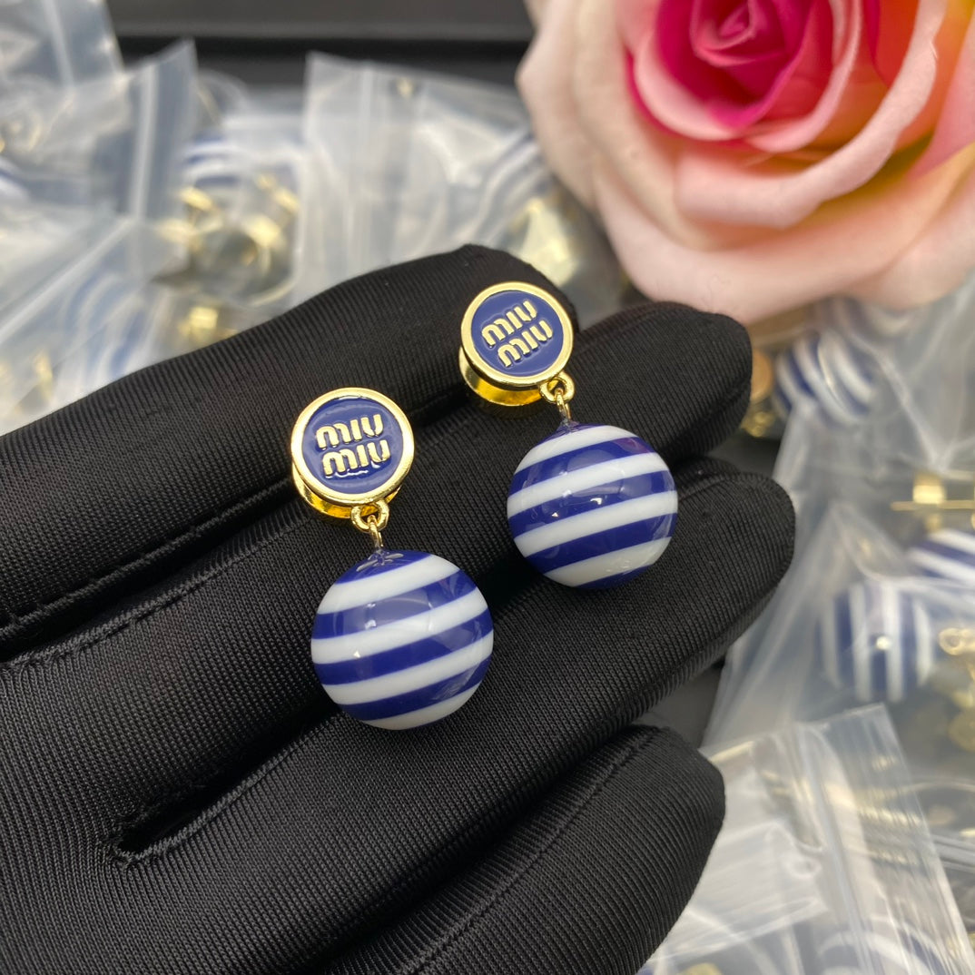 14A993EDE Stylish Earrings