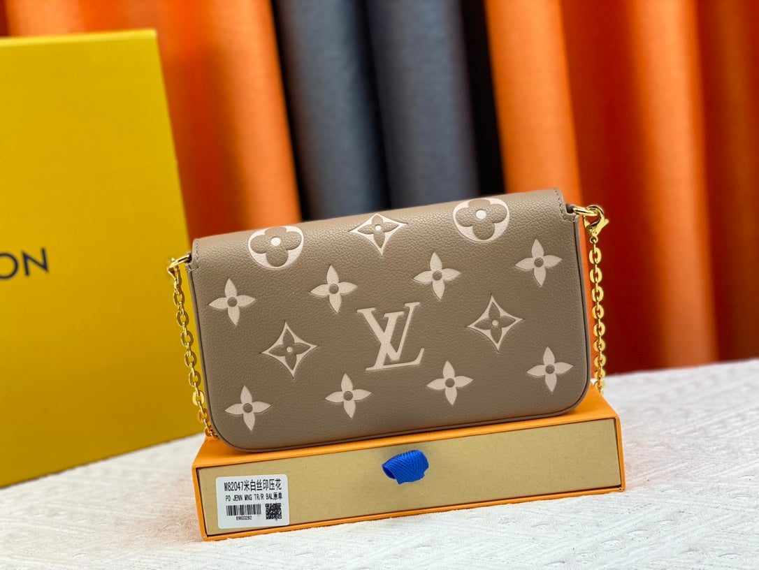 1XE173BDE Stylish leather bag 