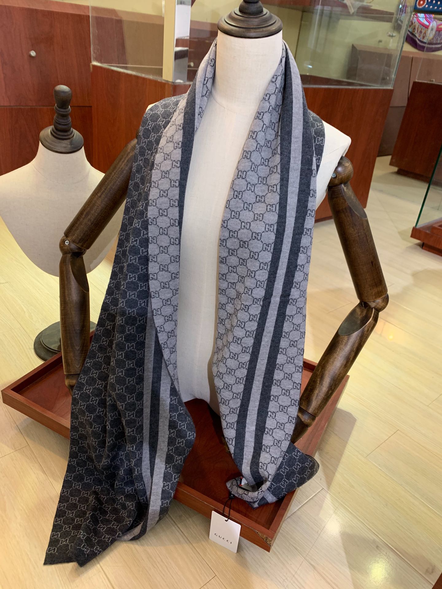 185ZB79WDE Stylish  Winter Scarves