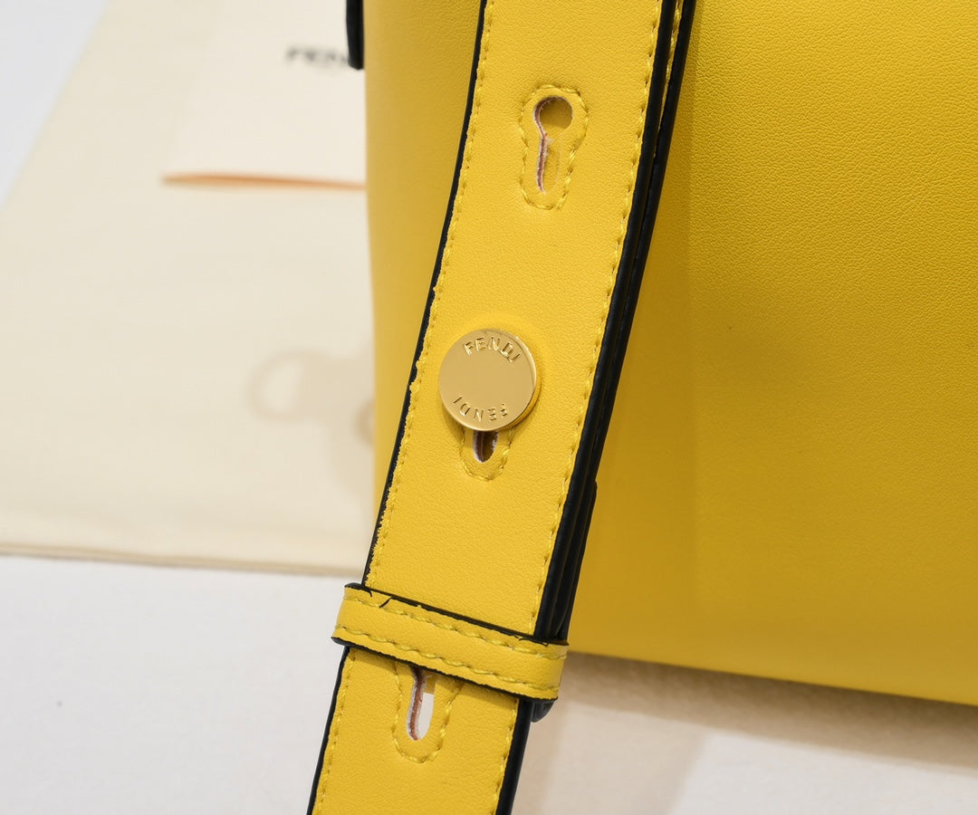 2XF132BDE Stylish leather bag 