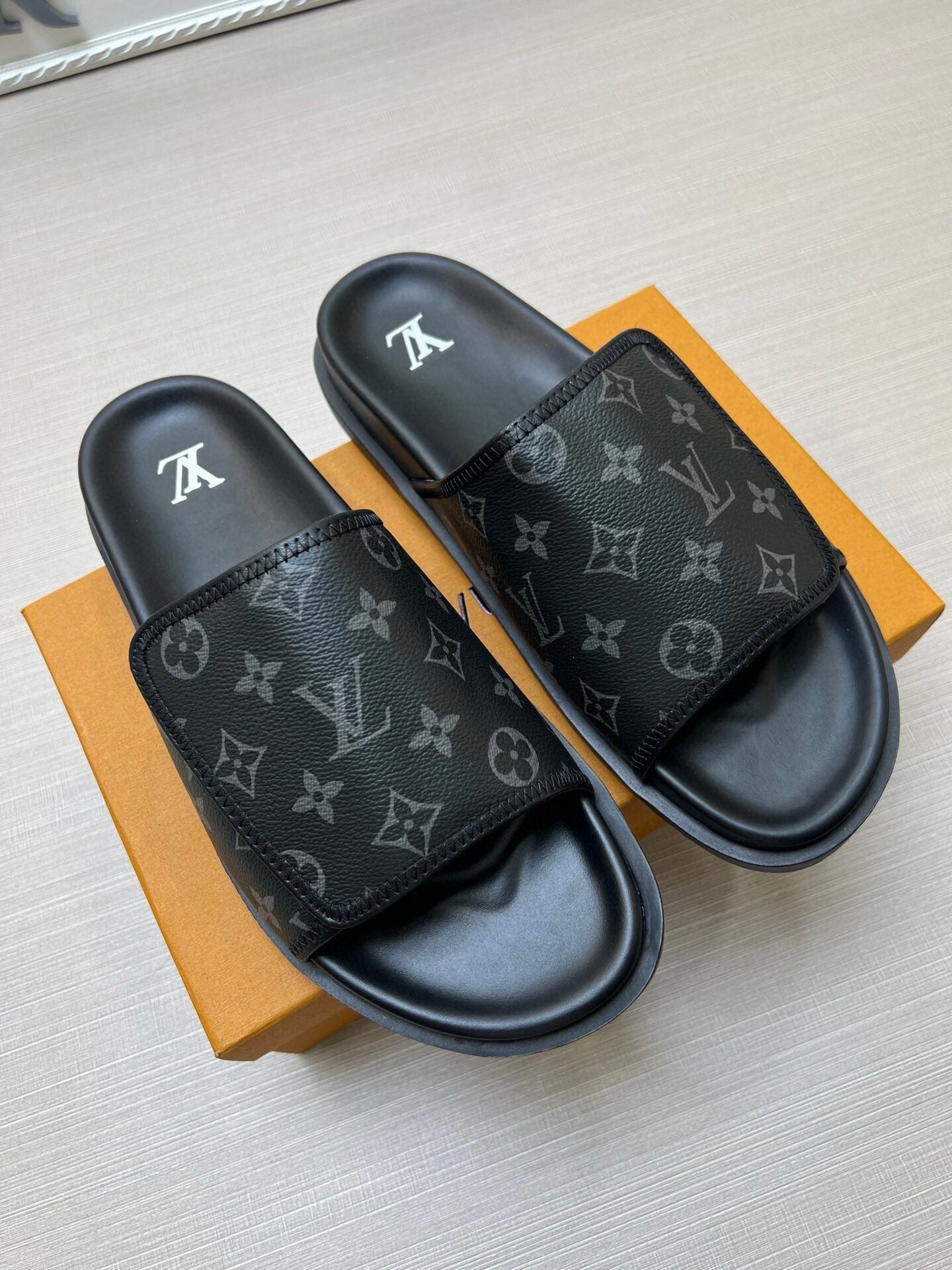 5WE245ZDE Stylish Slippers