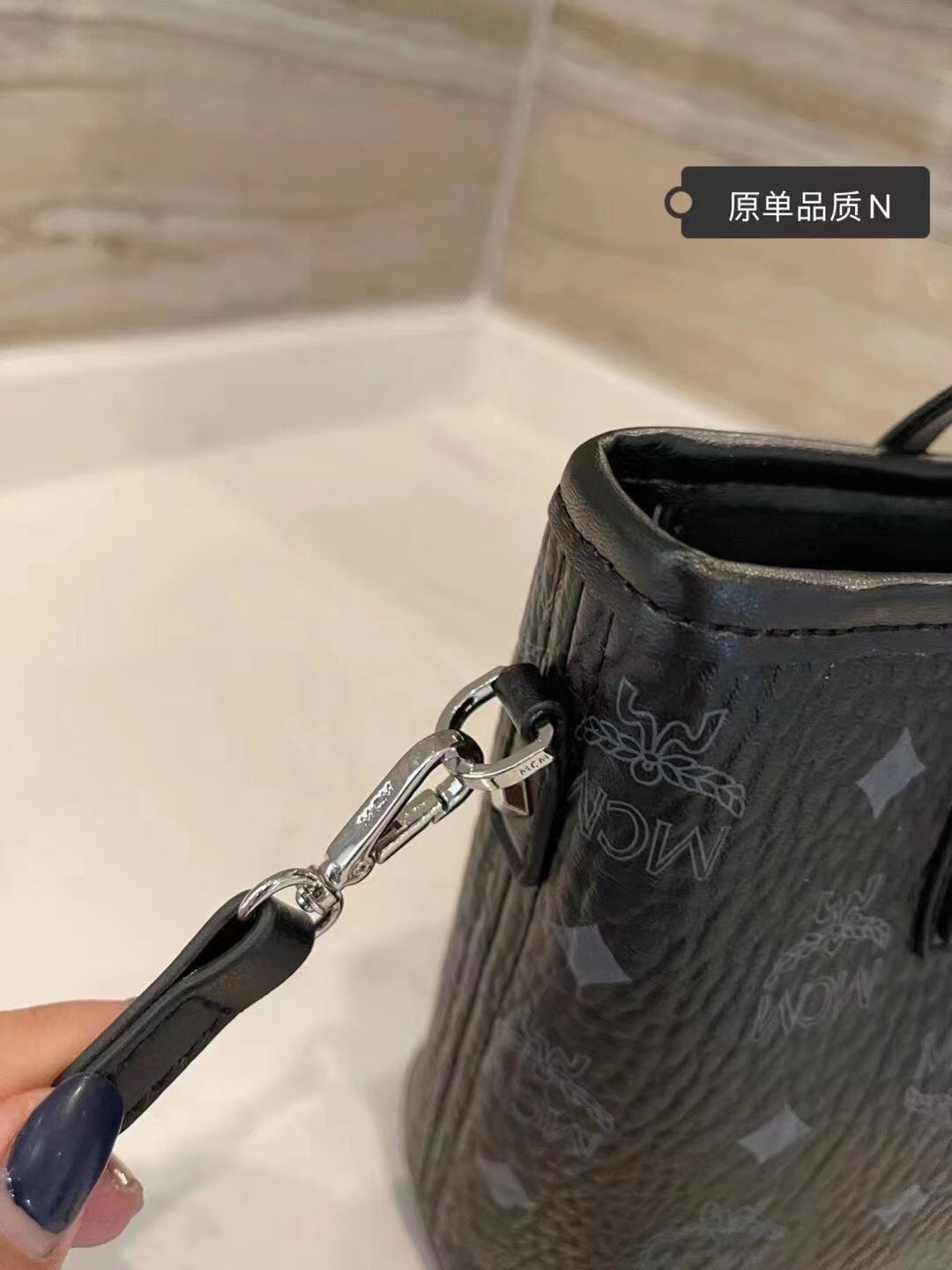 2XM333BDE Stylish leather bag 