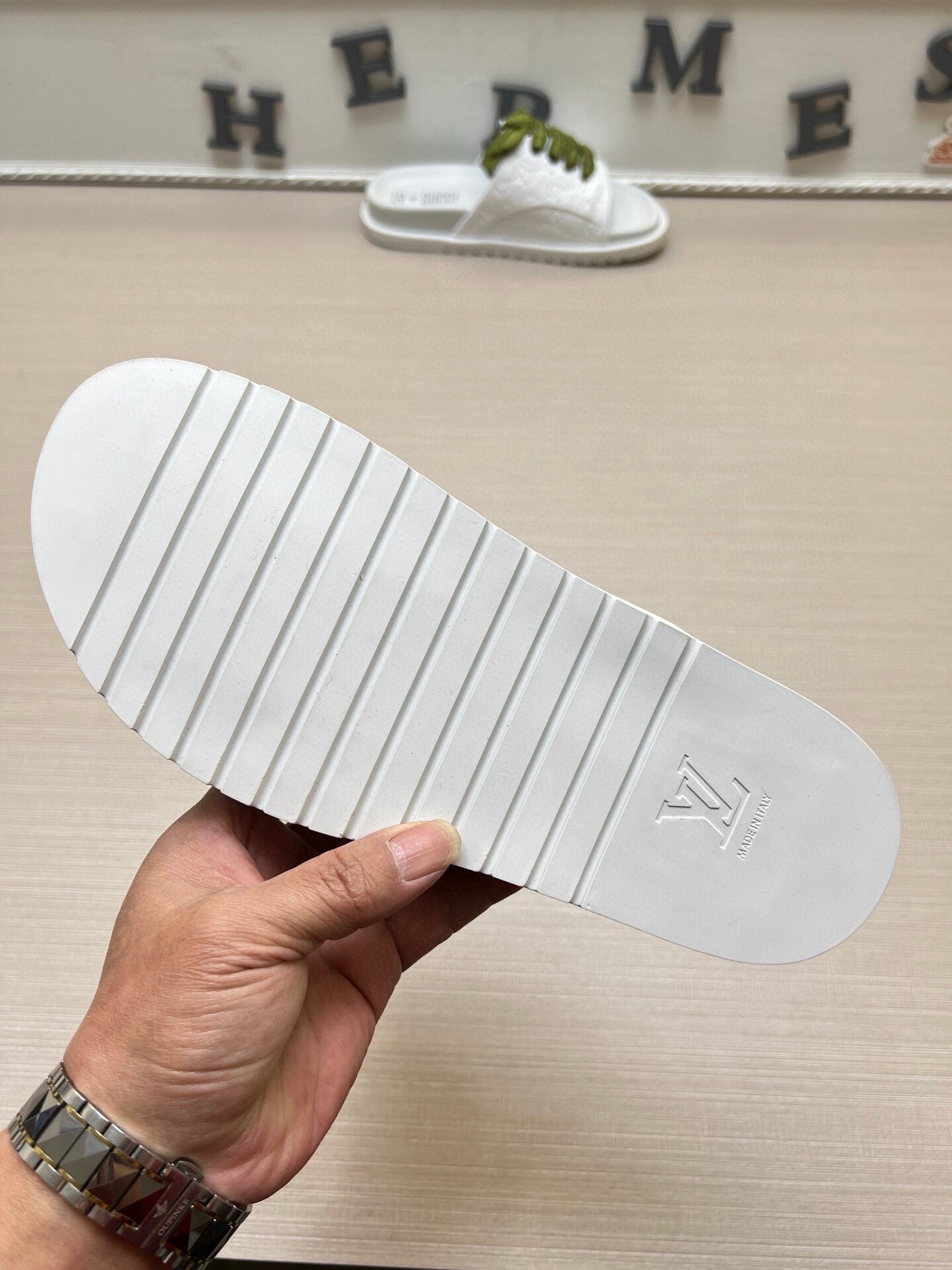 54B16ZDE Stylish slippers