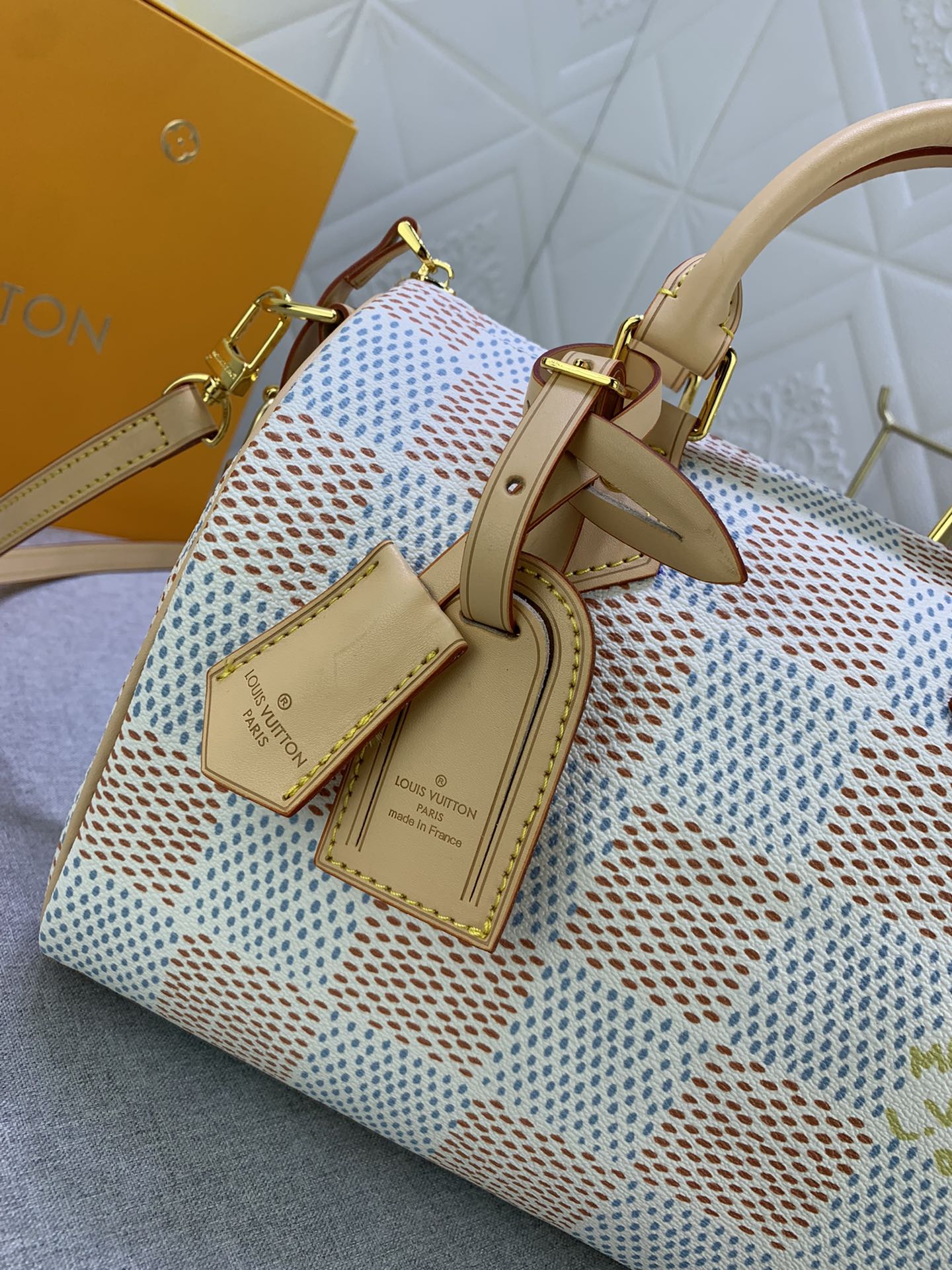 2XE269BDE Stylish leather bag 