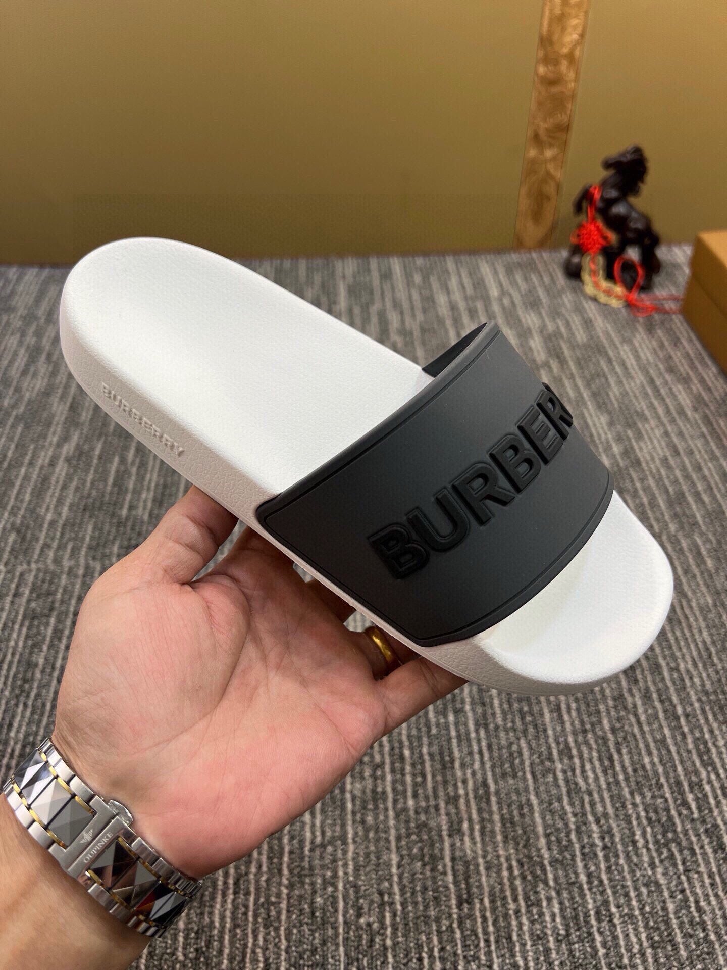 535ZR256ZDE Stylish Slippers