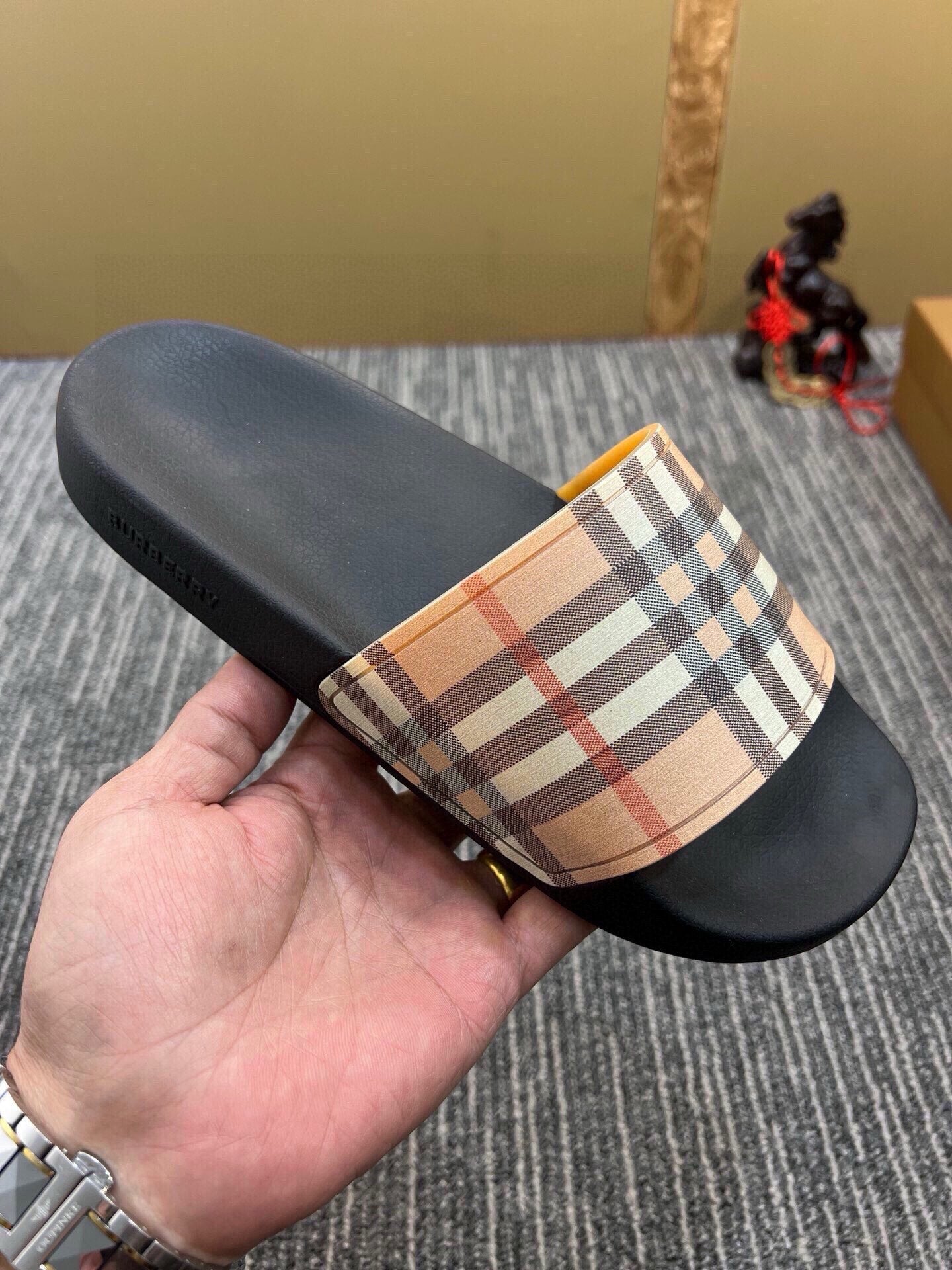 535ZR257ZDE Stylish Slippers