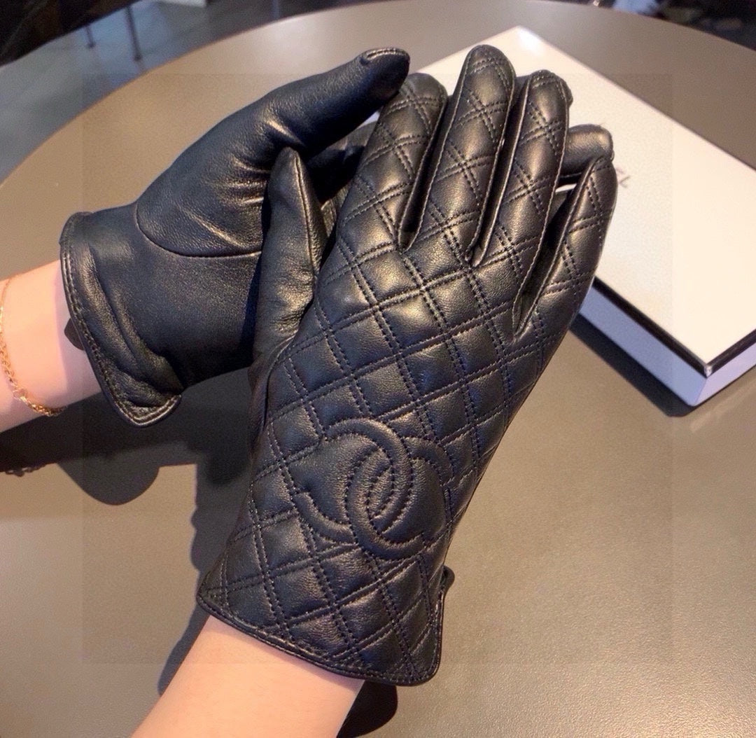 14C13SDE Stylish sheepskin gloves