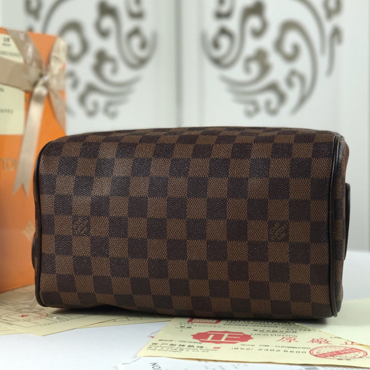 1E870BDE Stylish leather bag 