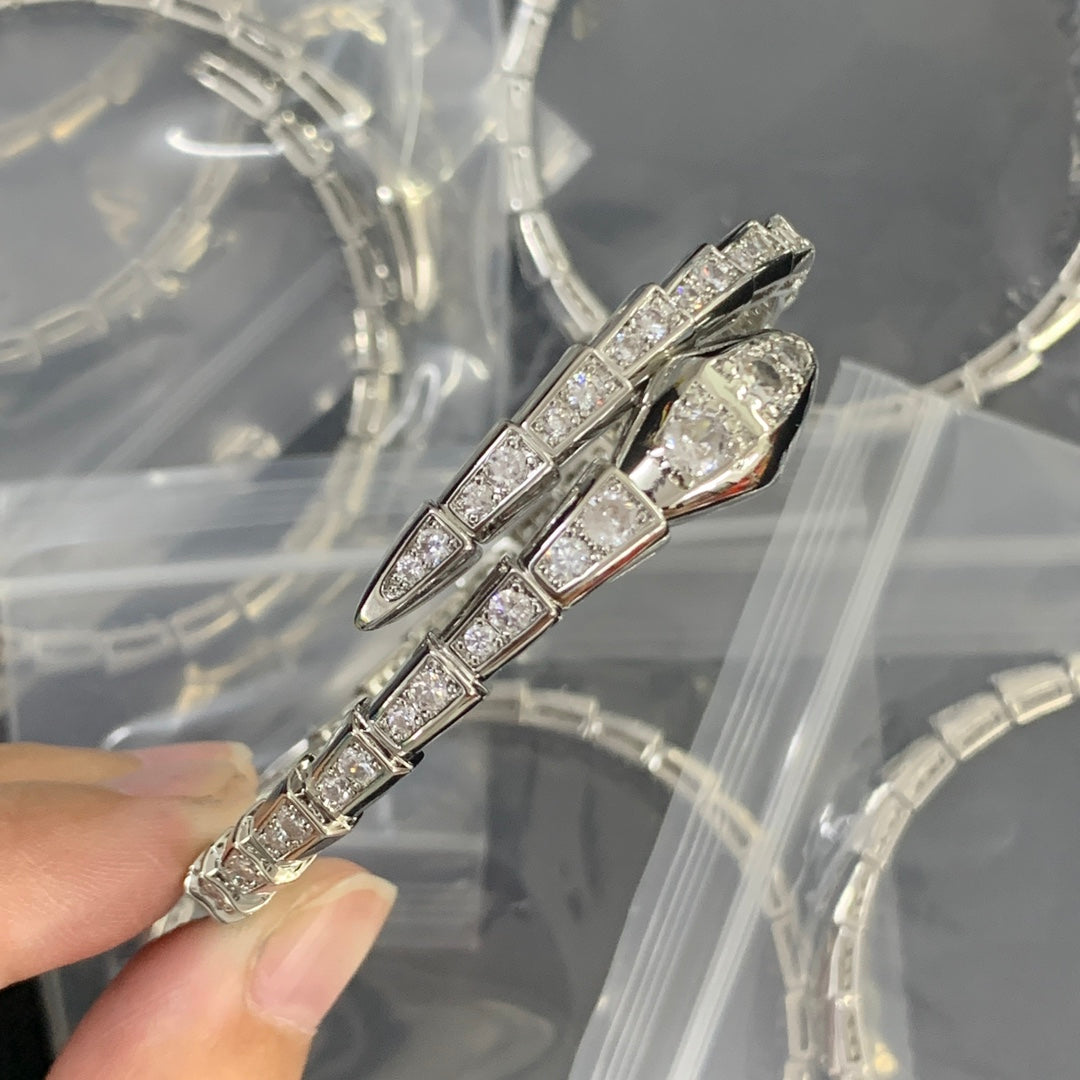 84I39KDE Stylish Bracelets