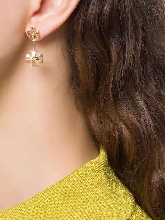 14A468EDE Stylish Earrings